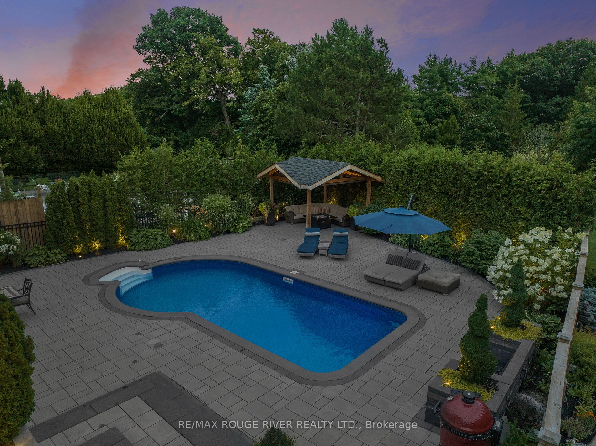 2353 Canterbury Cres