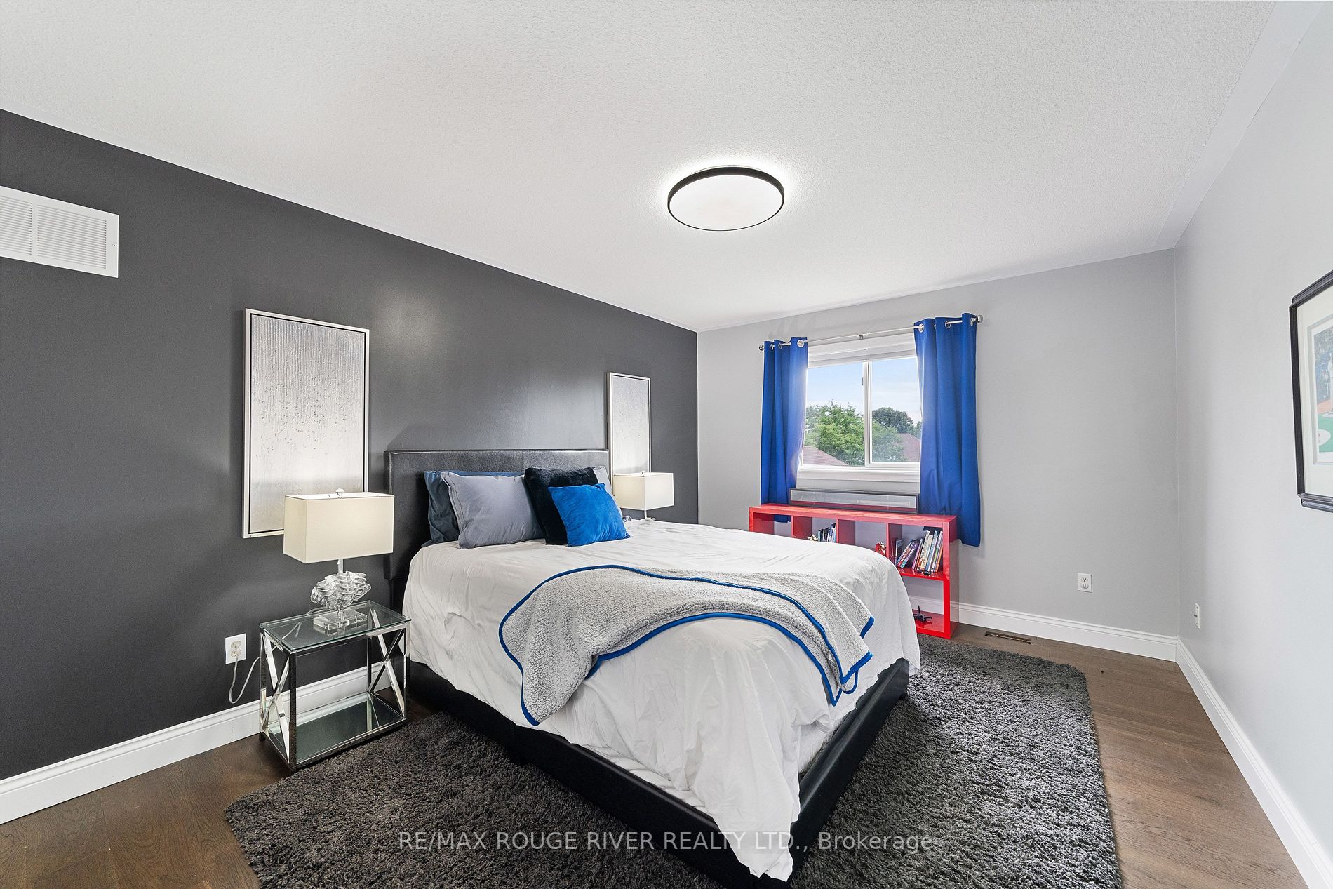 2353 Canterbury Cres