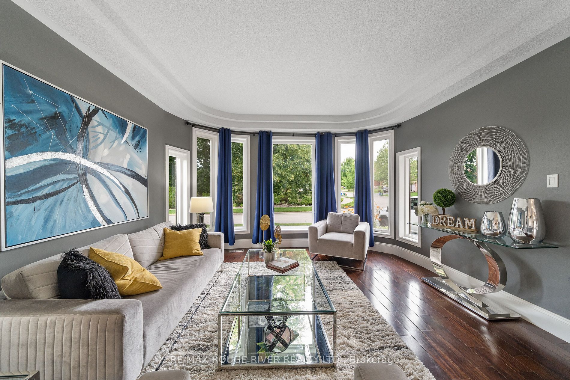 2353 Canterbury Cres