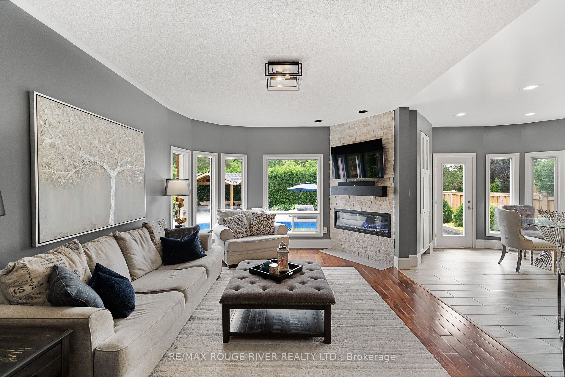 2353 Canterbury Cres