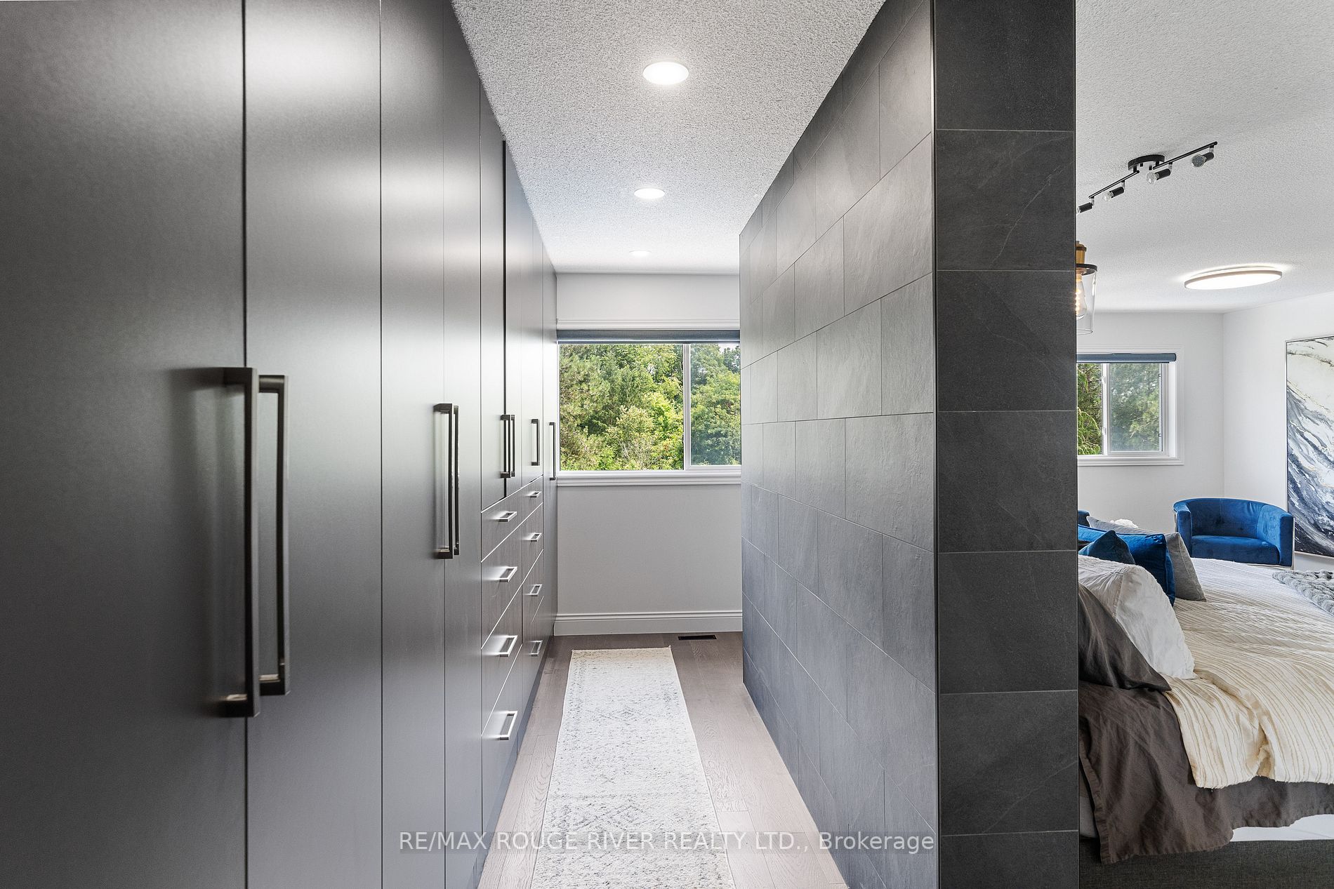 2353 Canterbury Cres