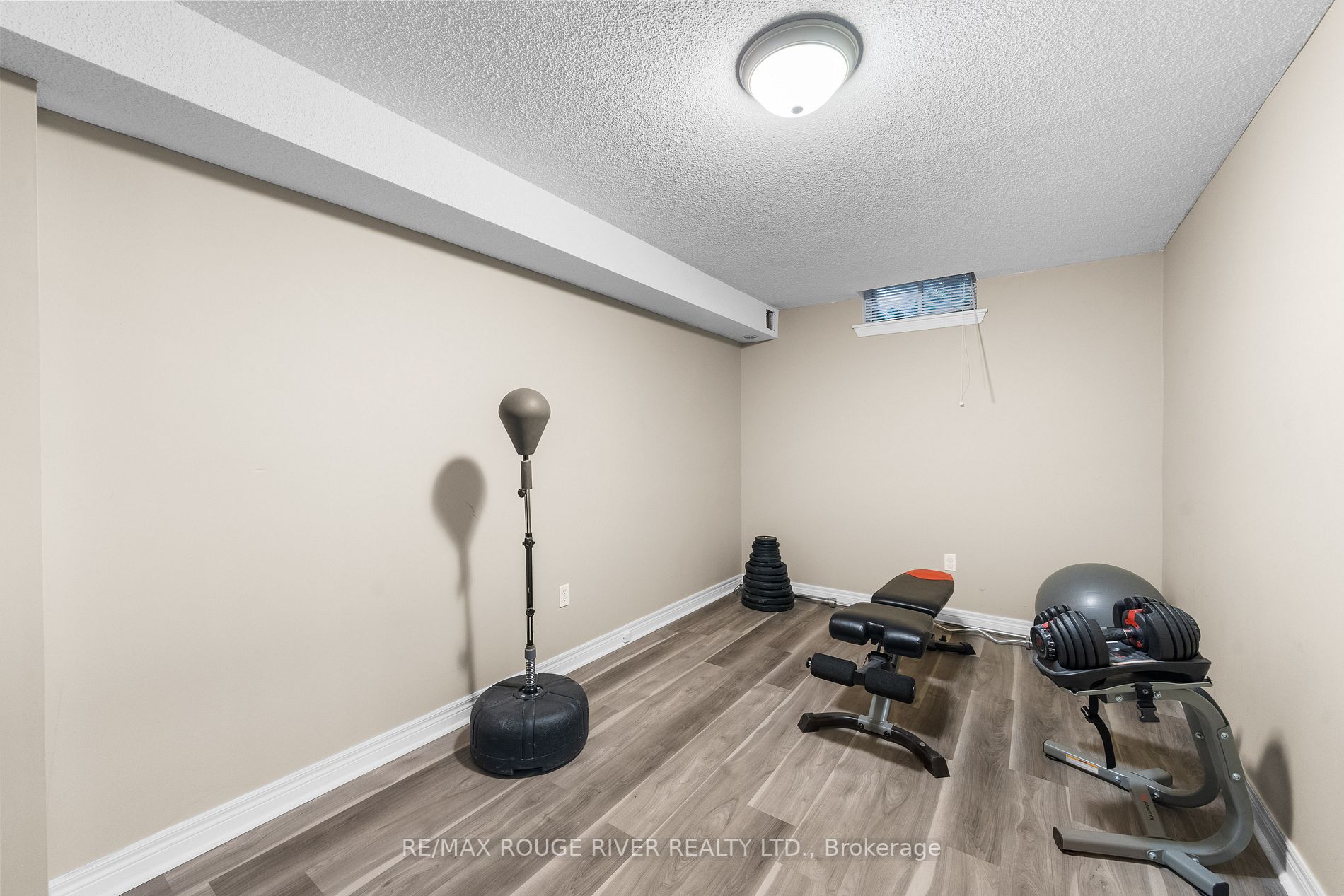 2353 Canterbury Cres