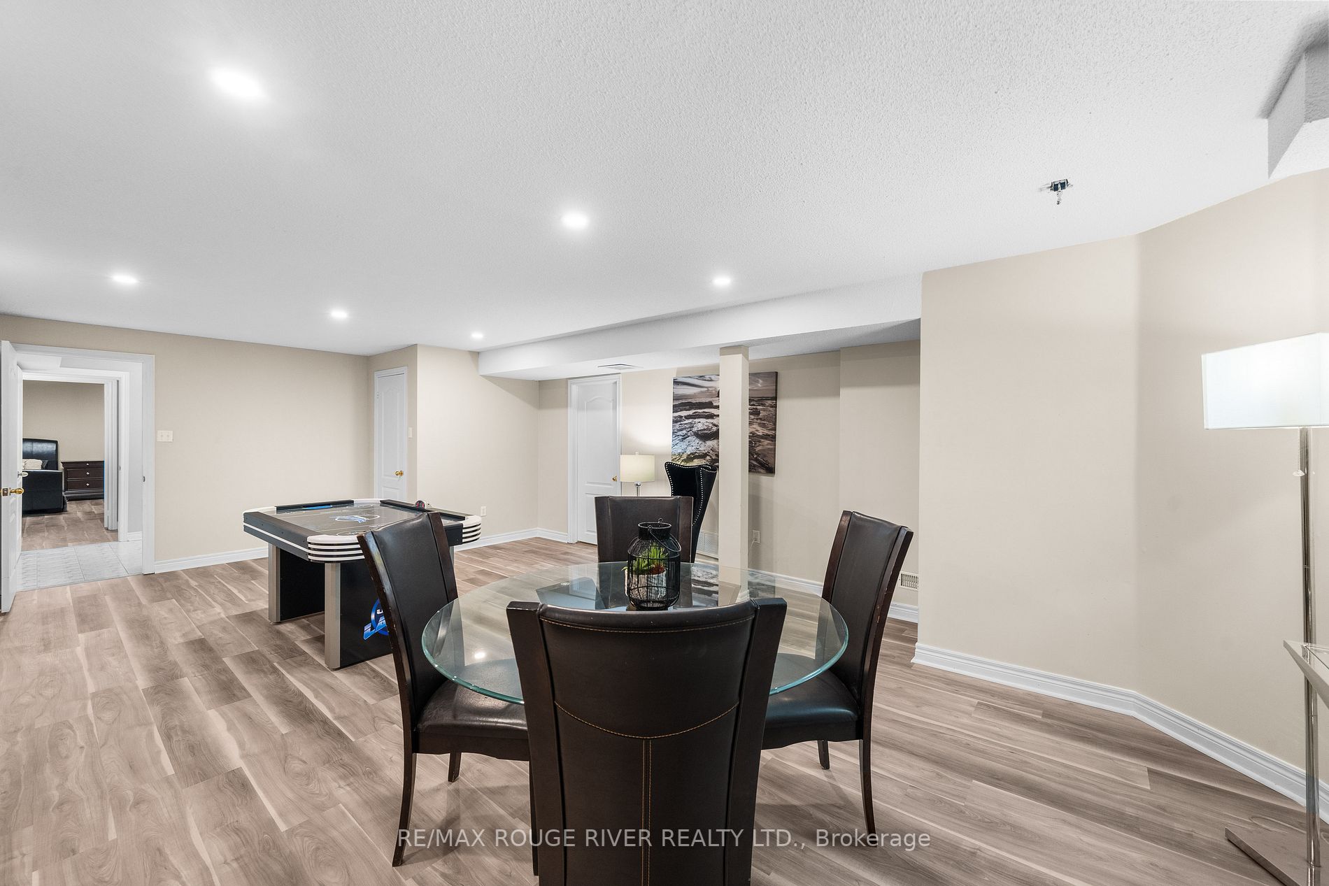 2353 Canterbury Cres