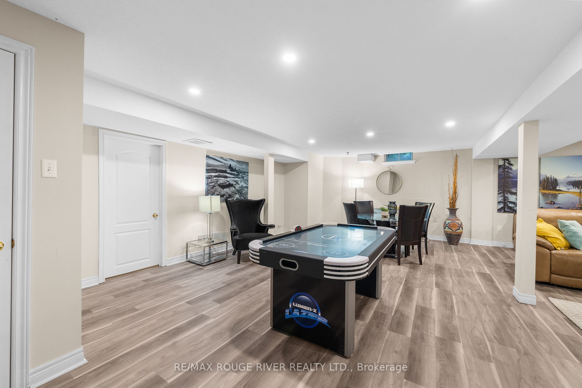 2353 Canterbury Cres