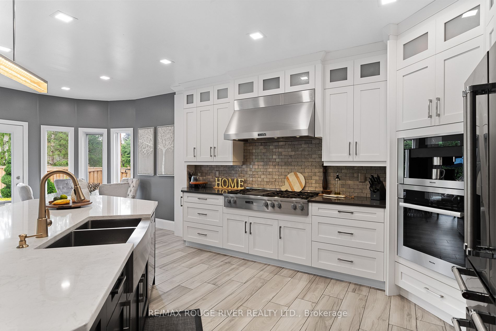 2353 Canterbury Cres