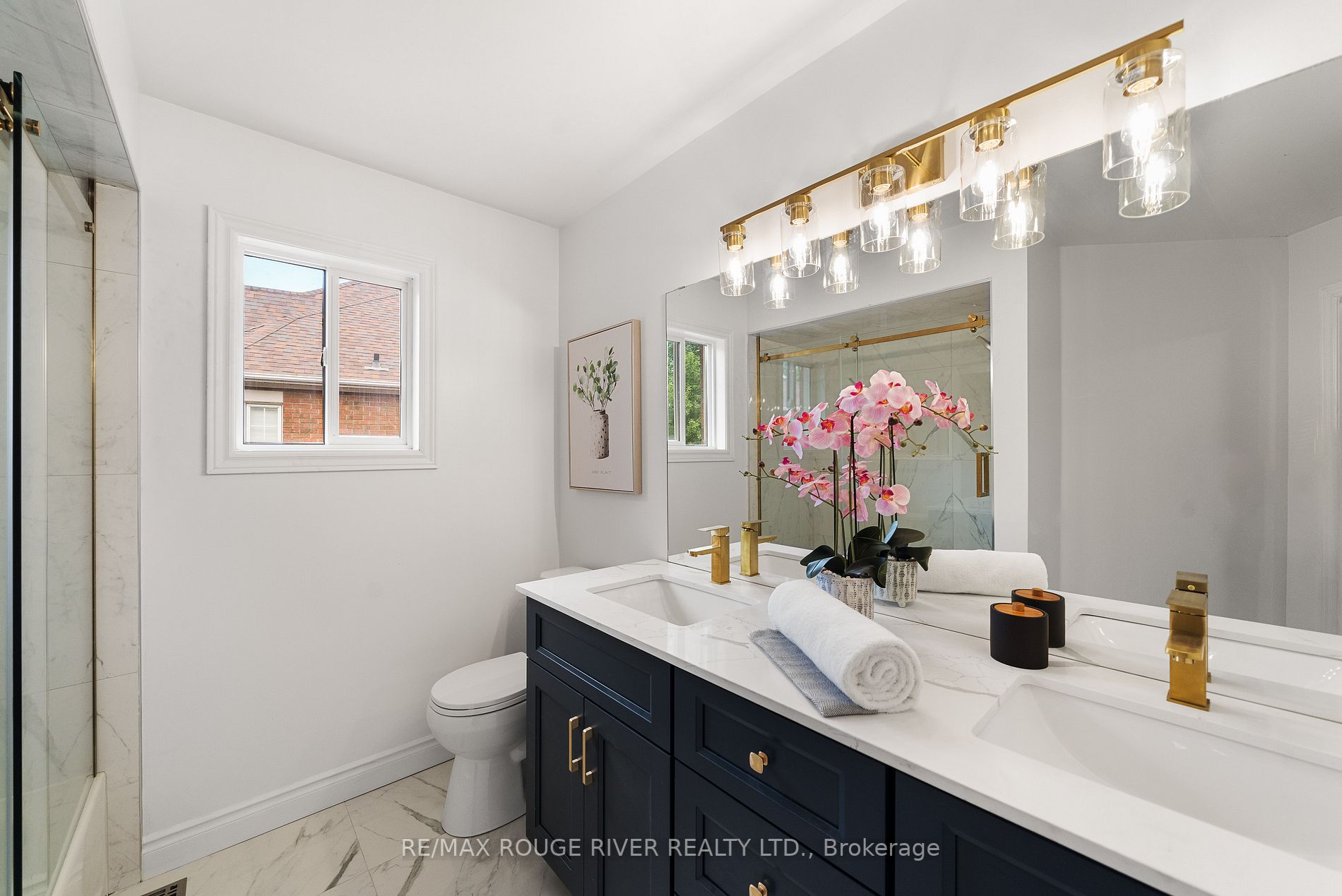 2353 Canterbury Cres