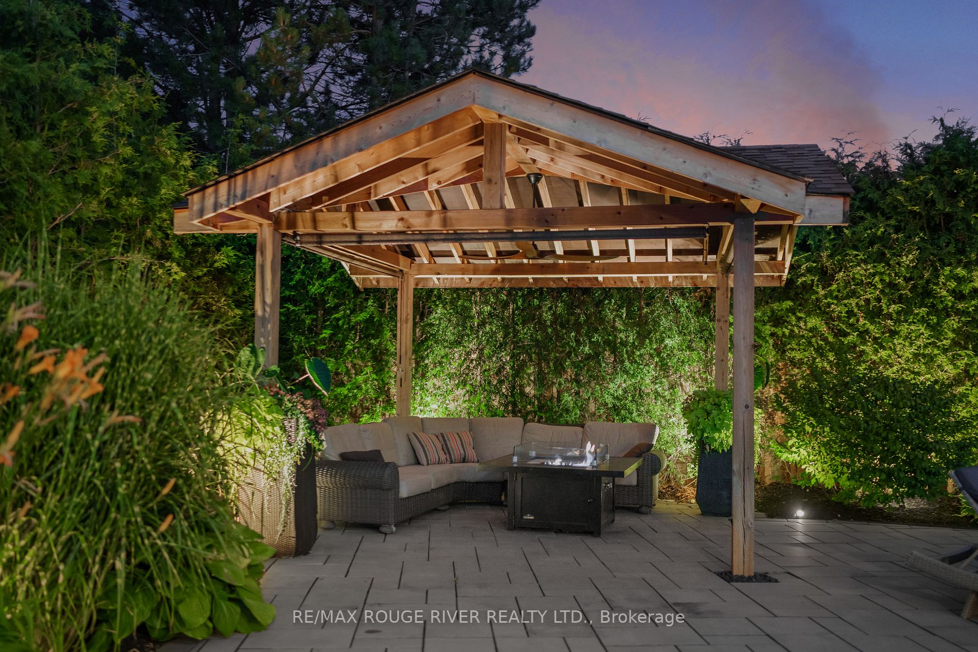 2353 Canterbury Cres