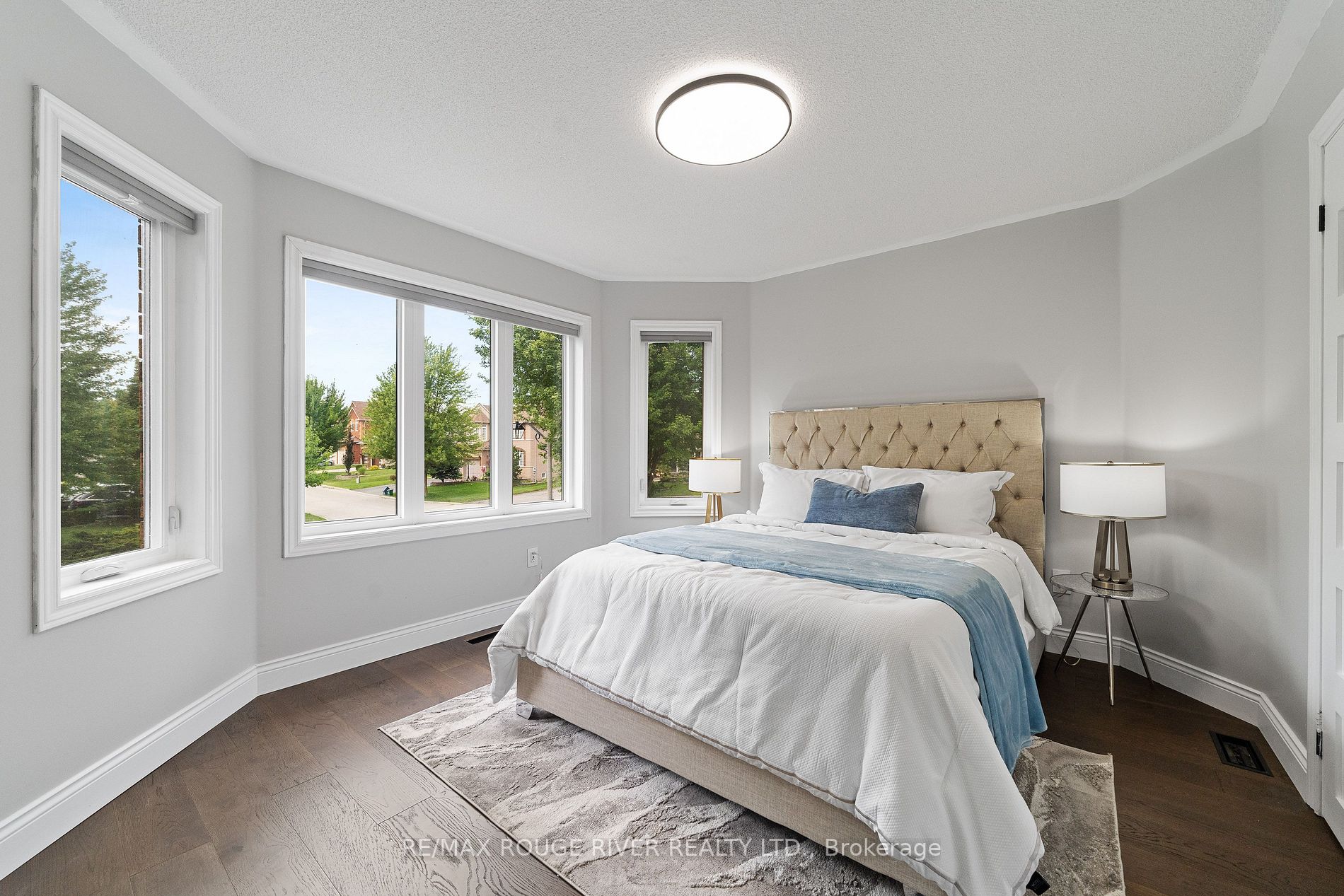 2353 Canterbury Cres