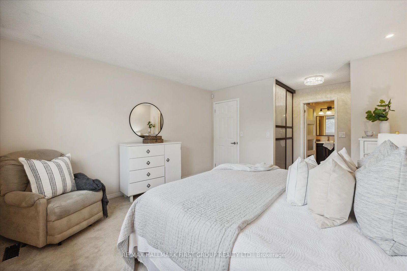 21 Hogan Cres