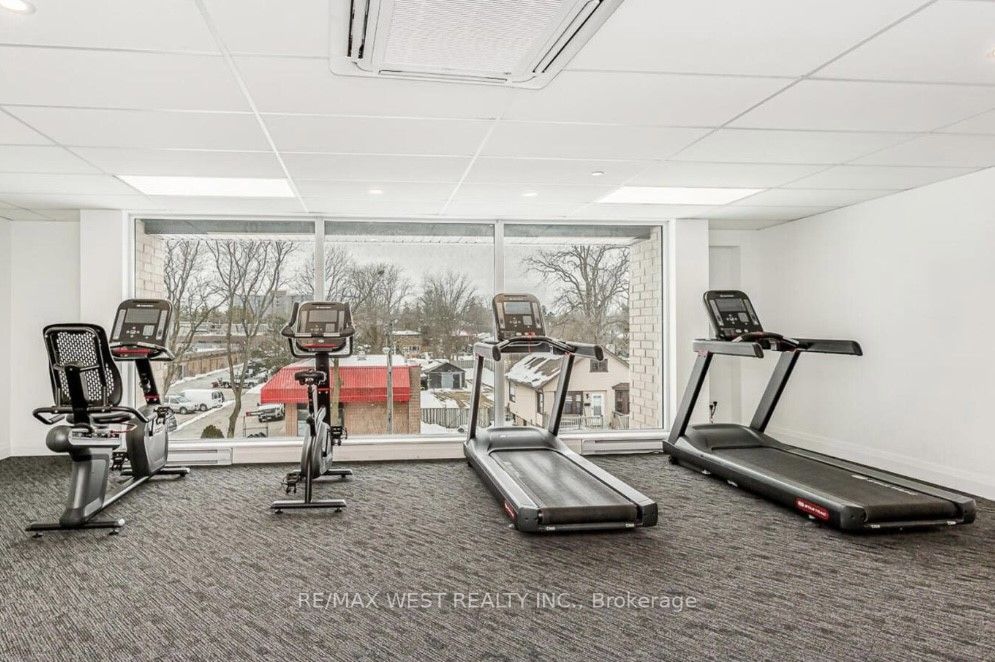 1 Falaise Rd, #211