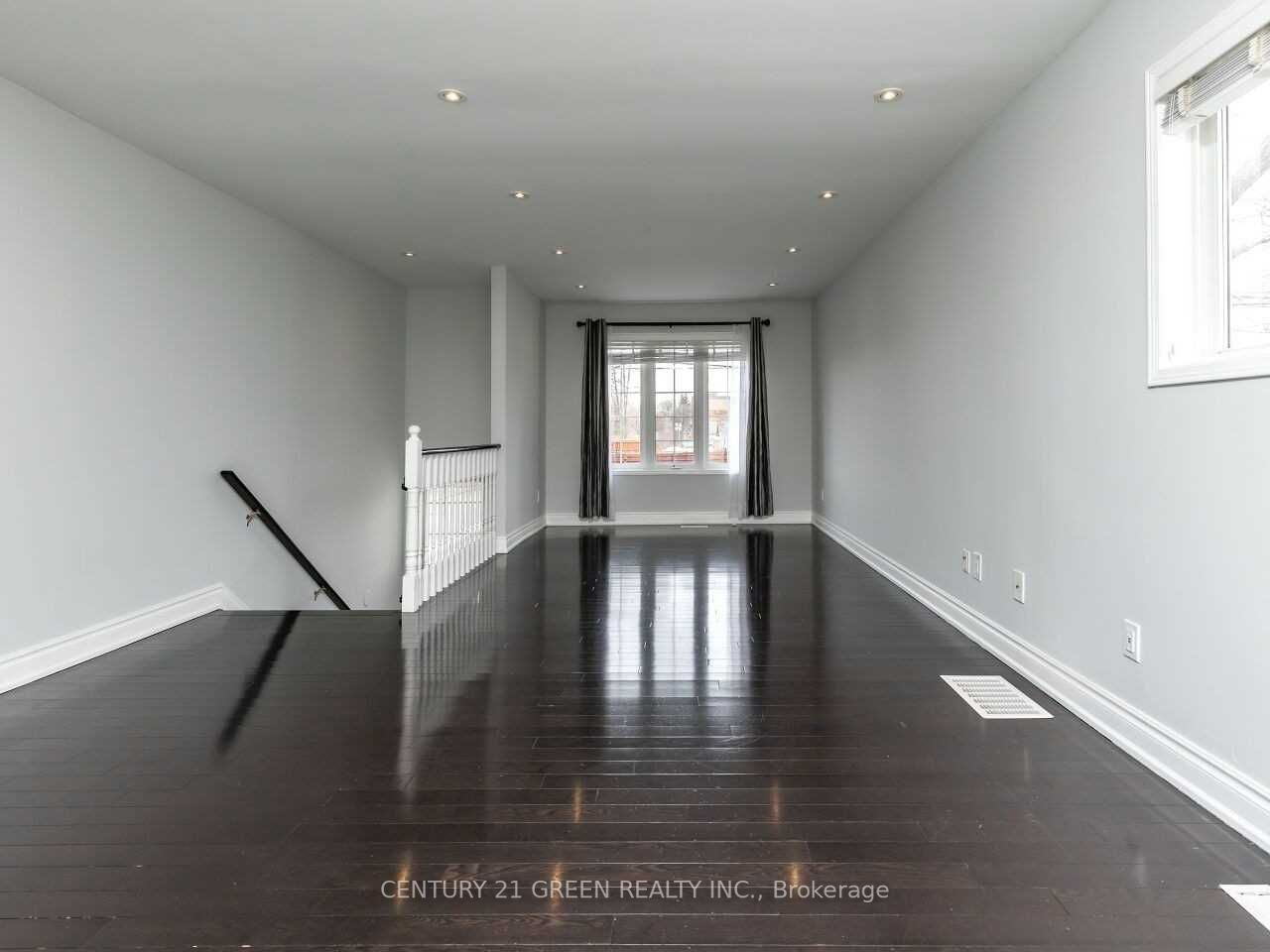 821 Oxford St
