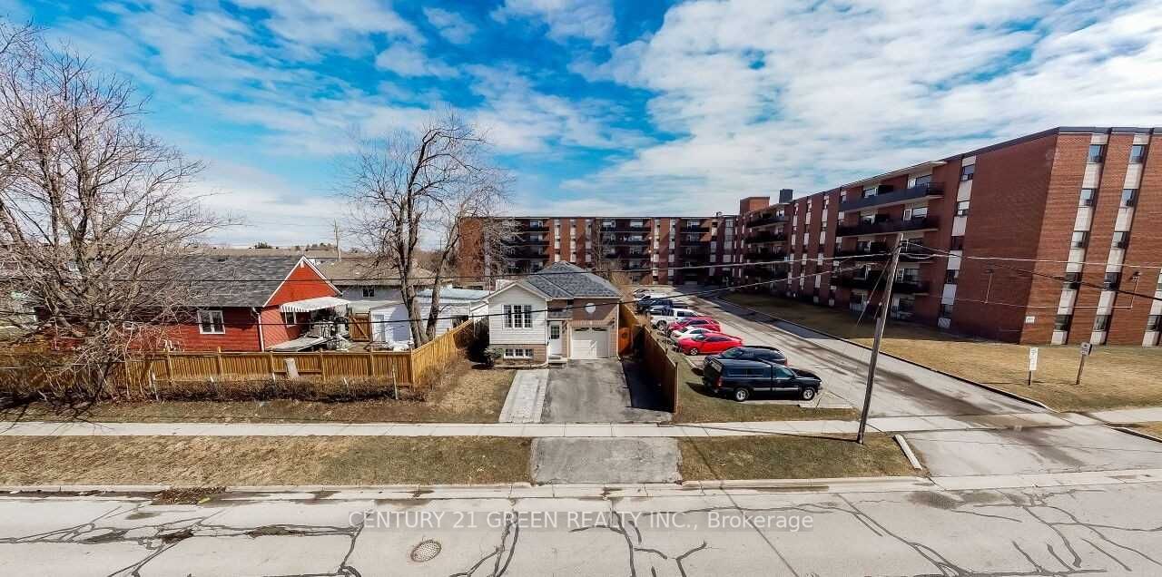 821 Oxford St