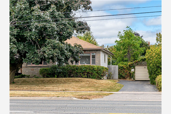 94 Taunton Rd W, Oshawa