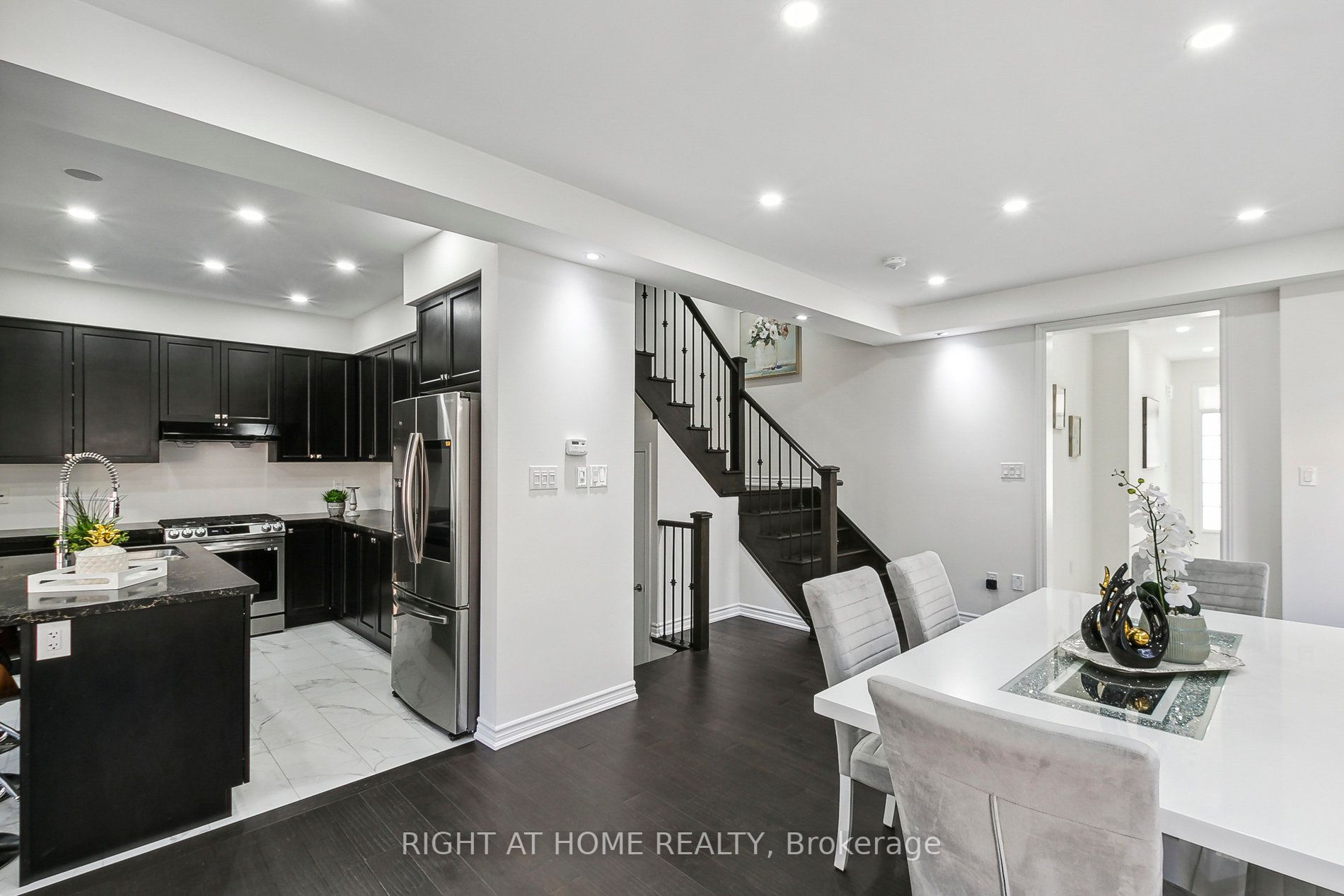 2111 Castle Hill Crt