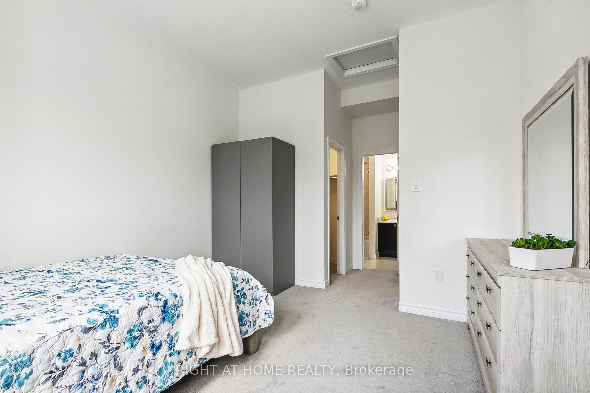 2111 Castle Hill Crt