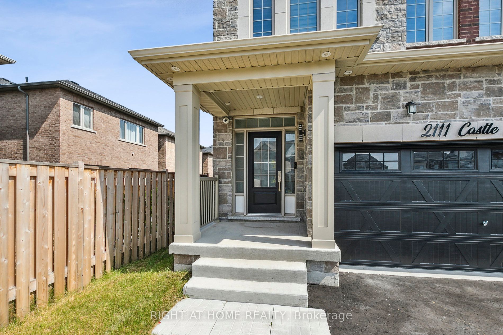 2111 Castle Hill Crt