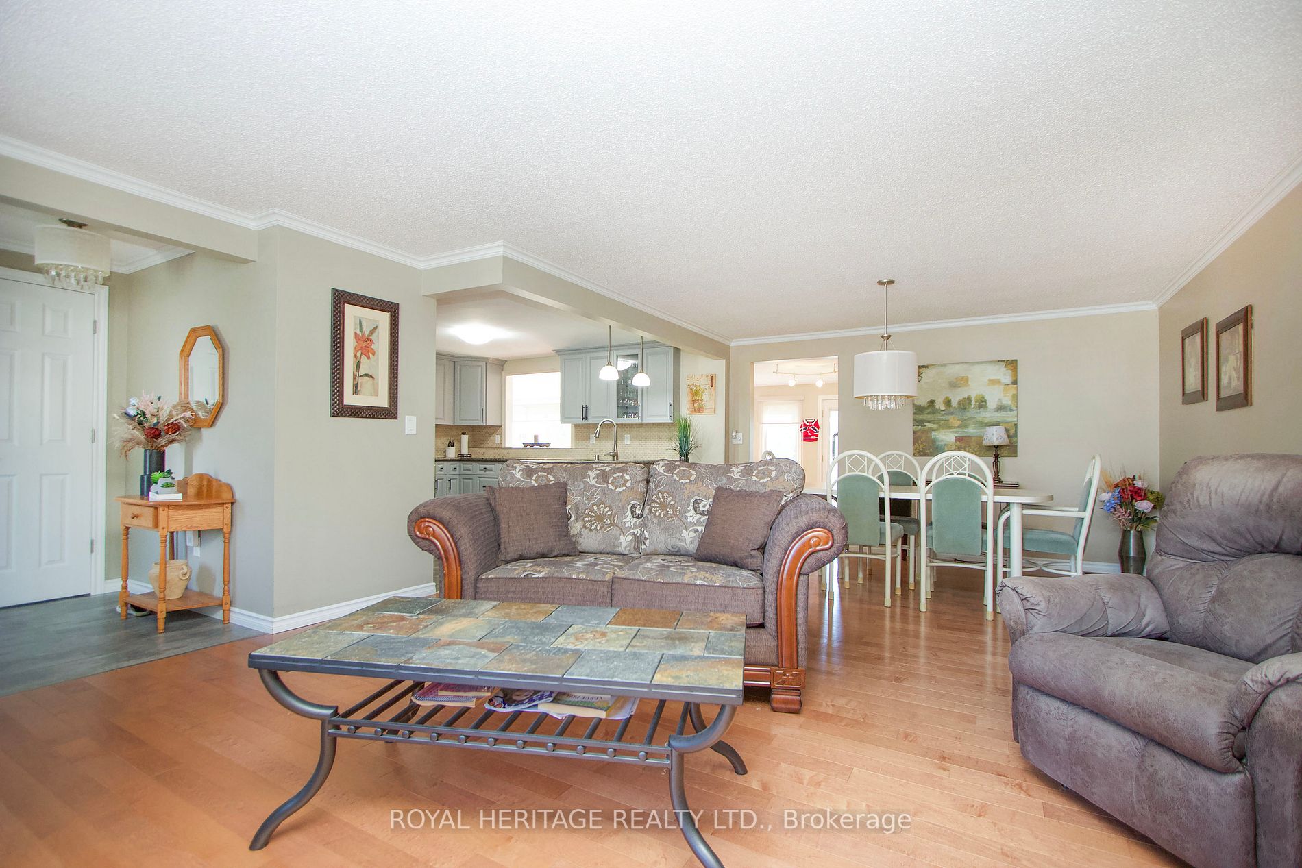 84 Fairway Dr