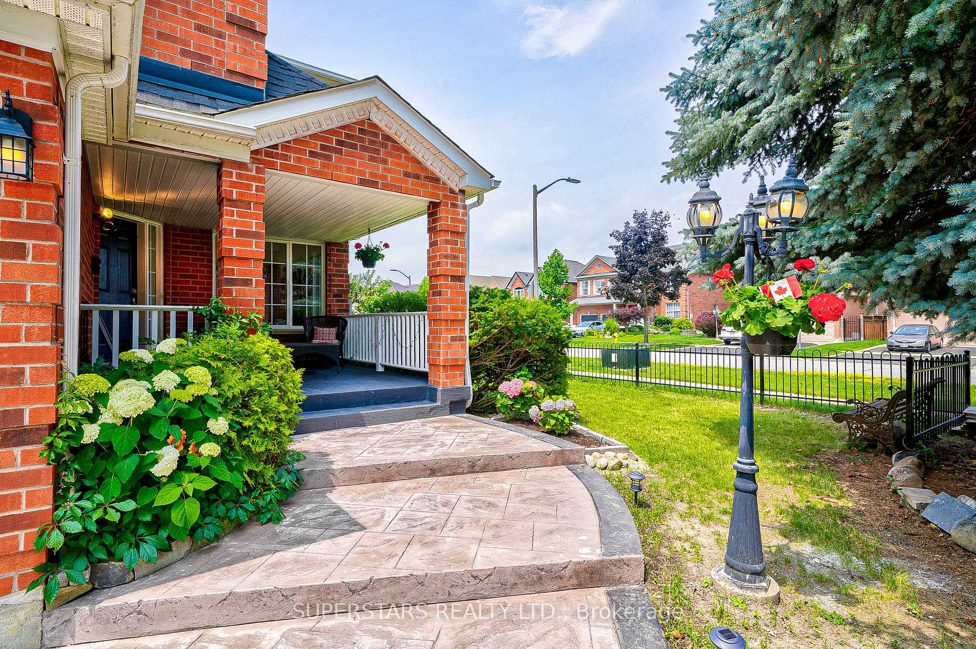 2 Redvers Street
