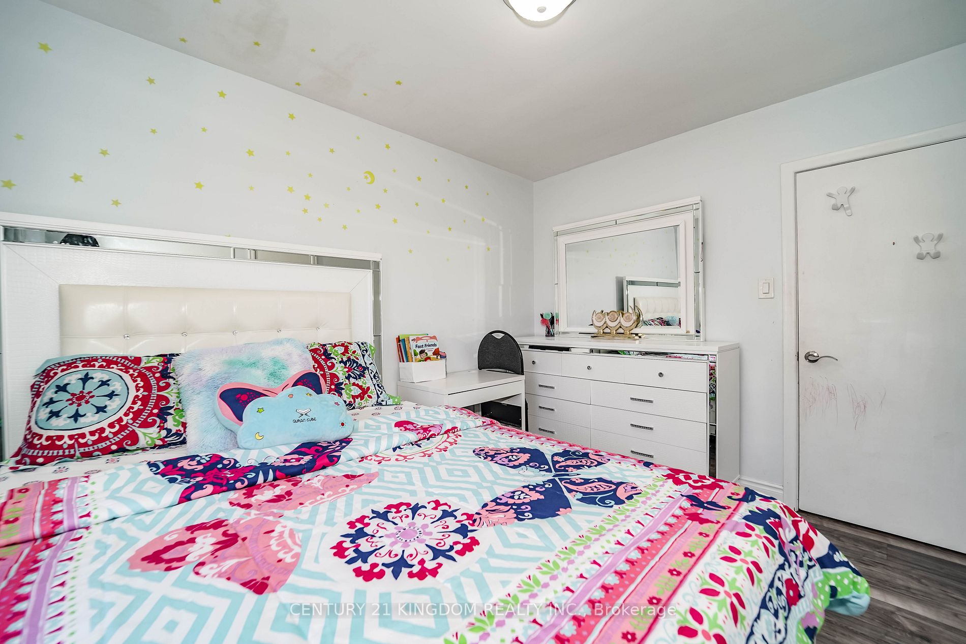 50 Mackinac Cres