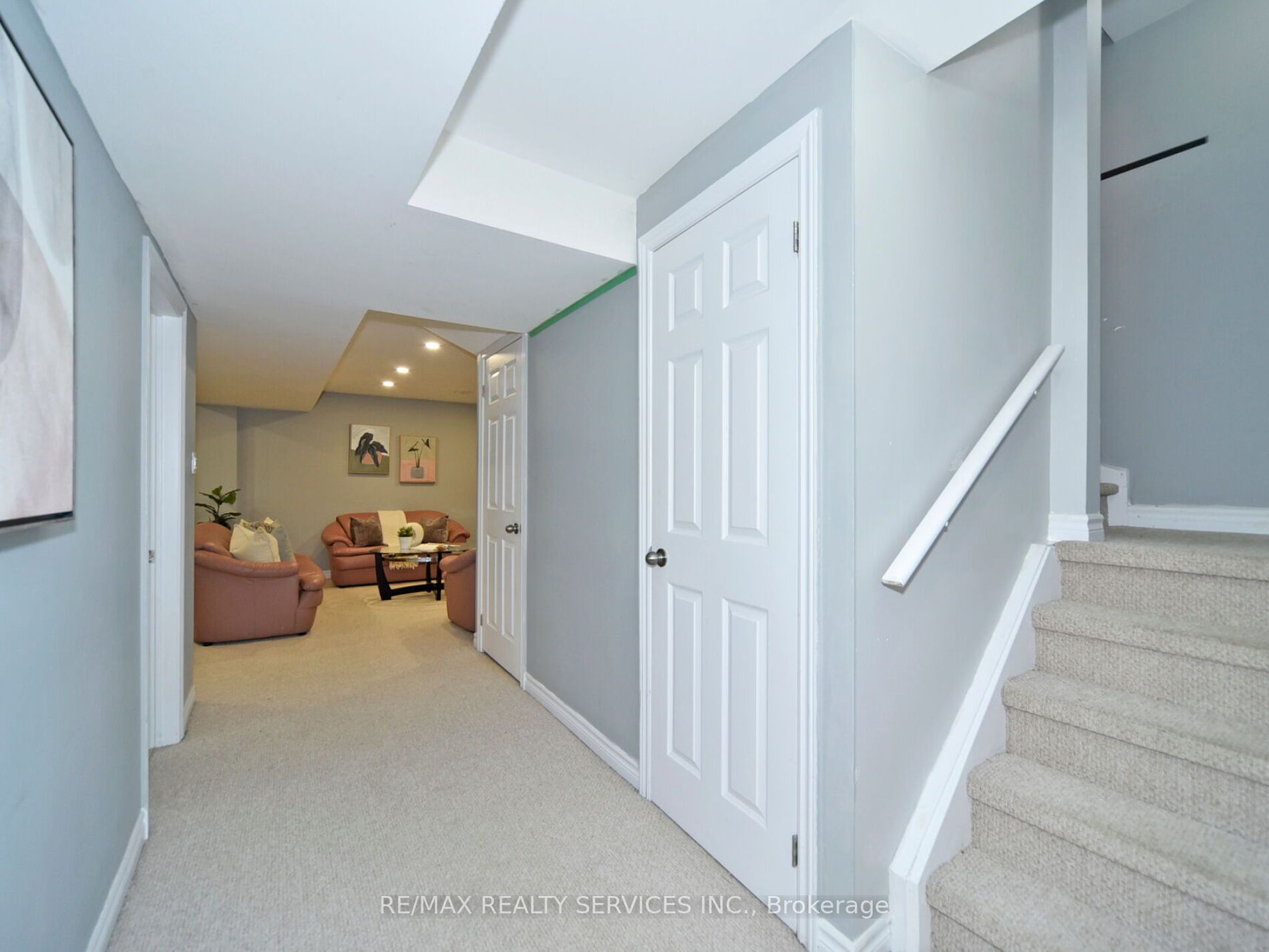 24 Seven Oaks Street