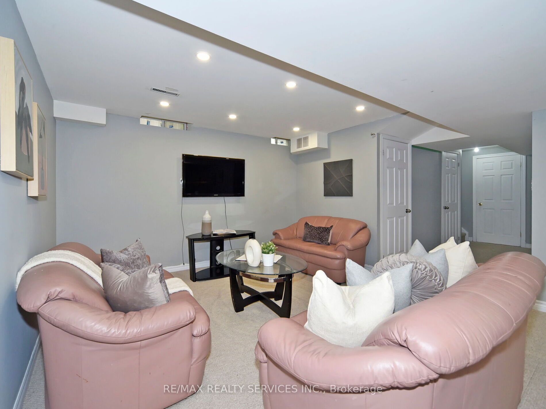 24 Seven Oaks Street