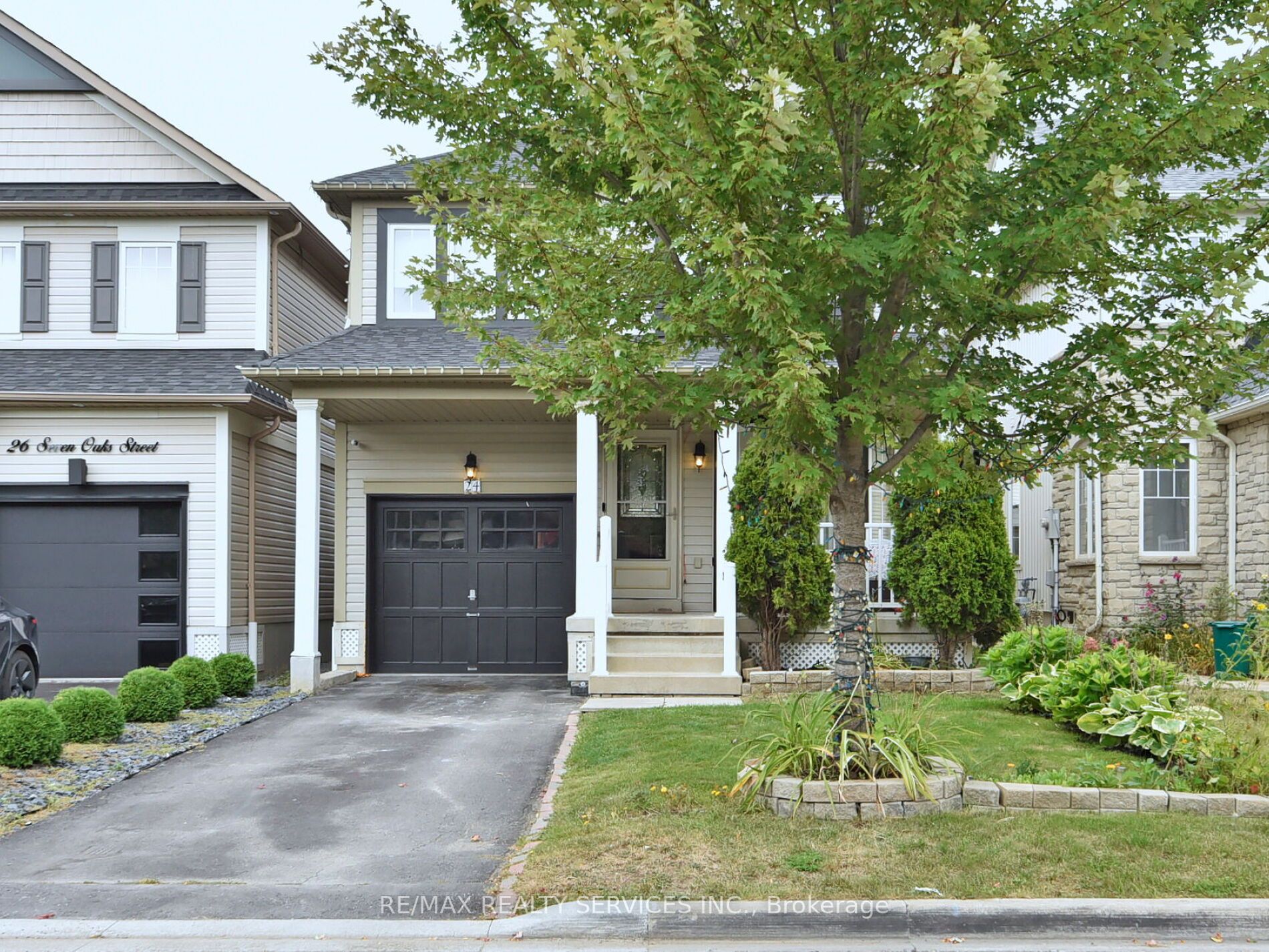 24 Seven Oaks St