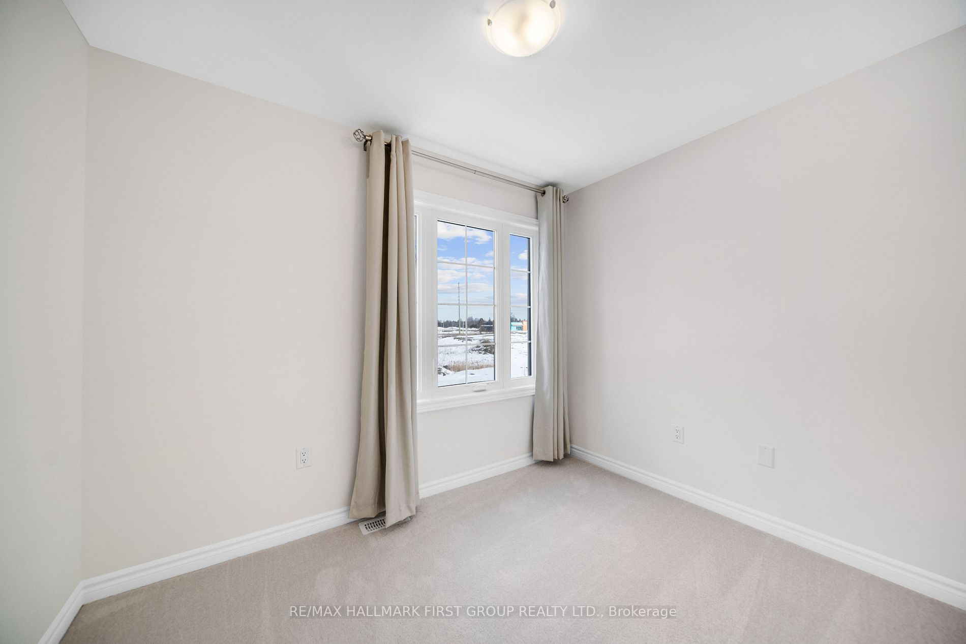 24 Floodgate Rd