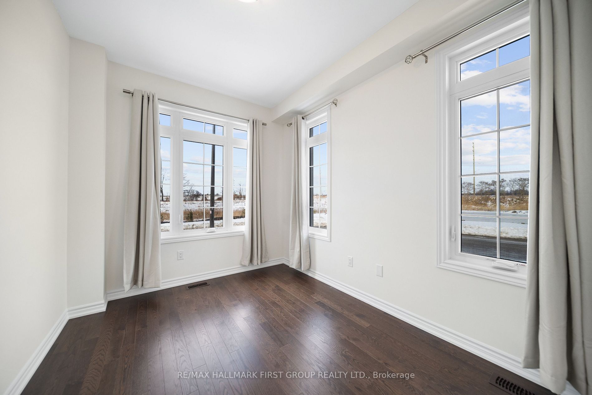 24 Floodgate Rd