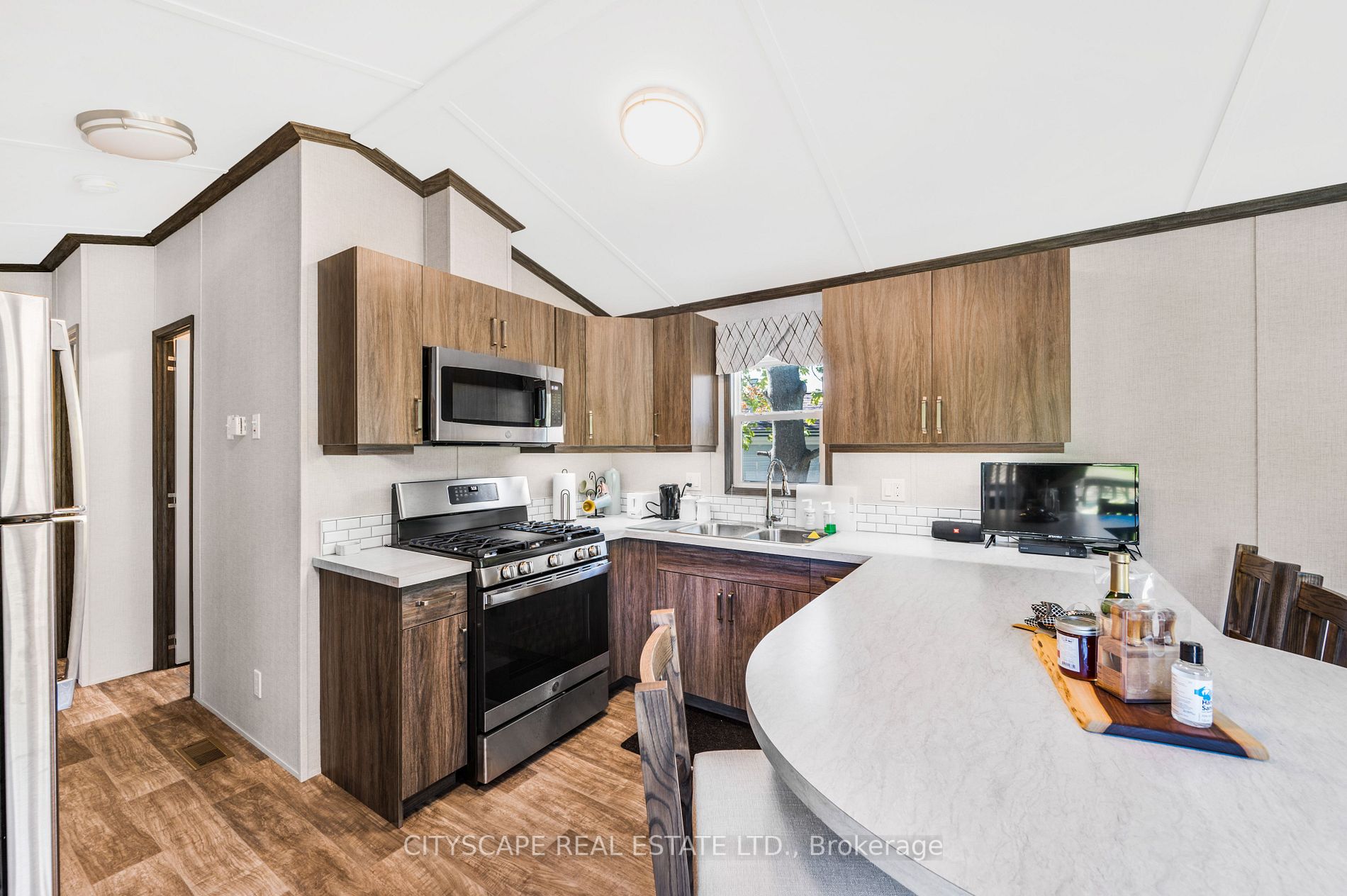225 Platten Blvd, #338