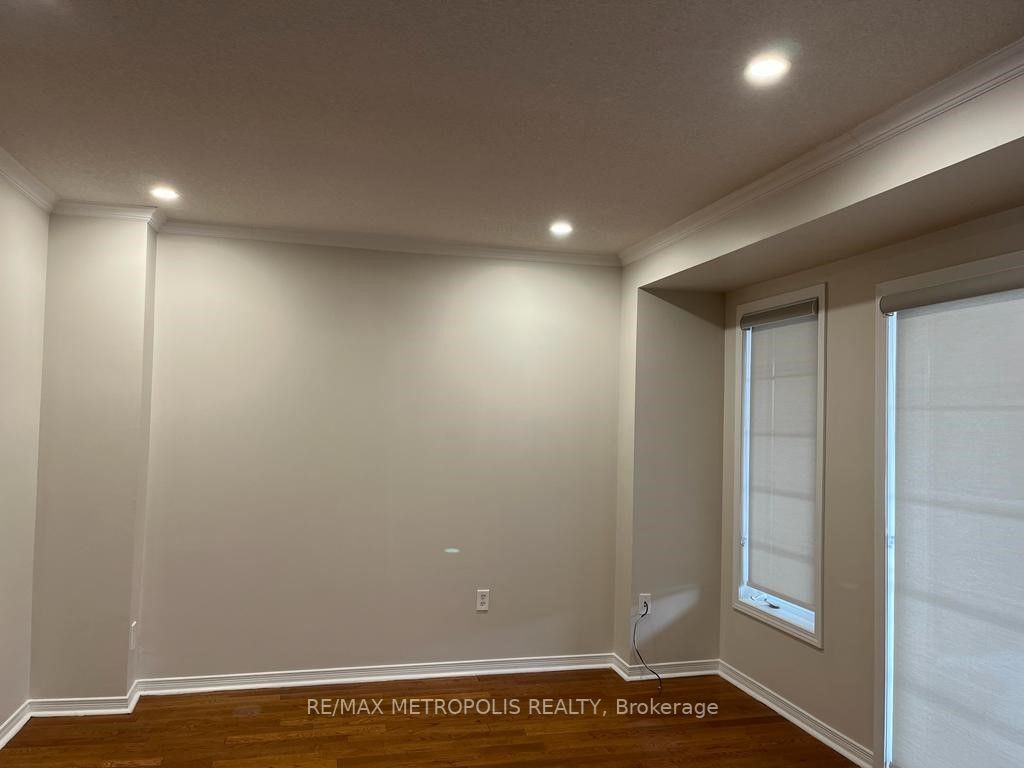 160 Bayly Street W, #Upper