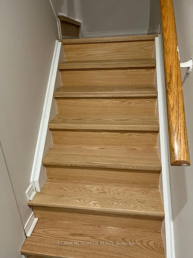 160 Bayly Street W, #Upper