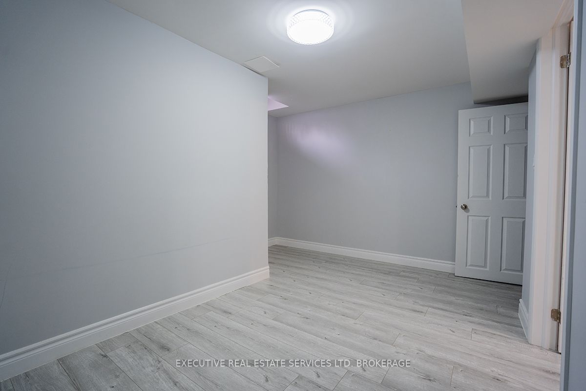 46 Willowbrook Dr