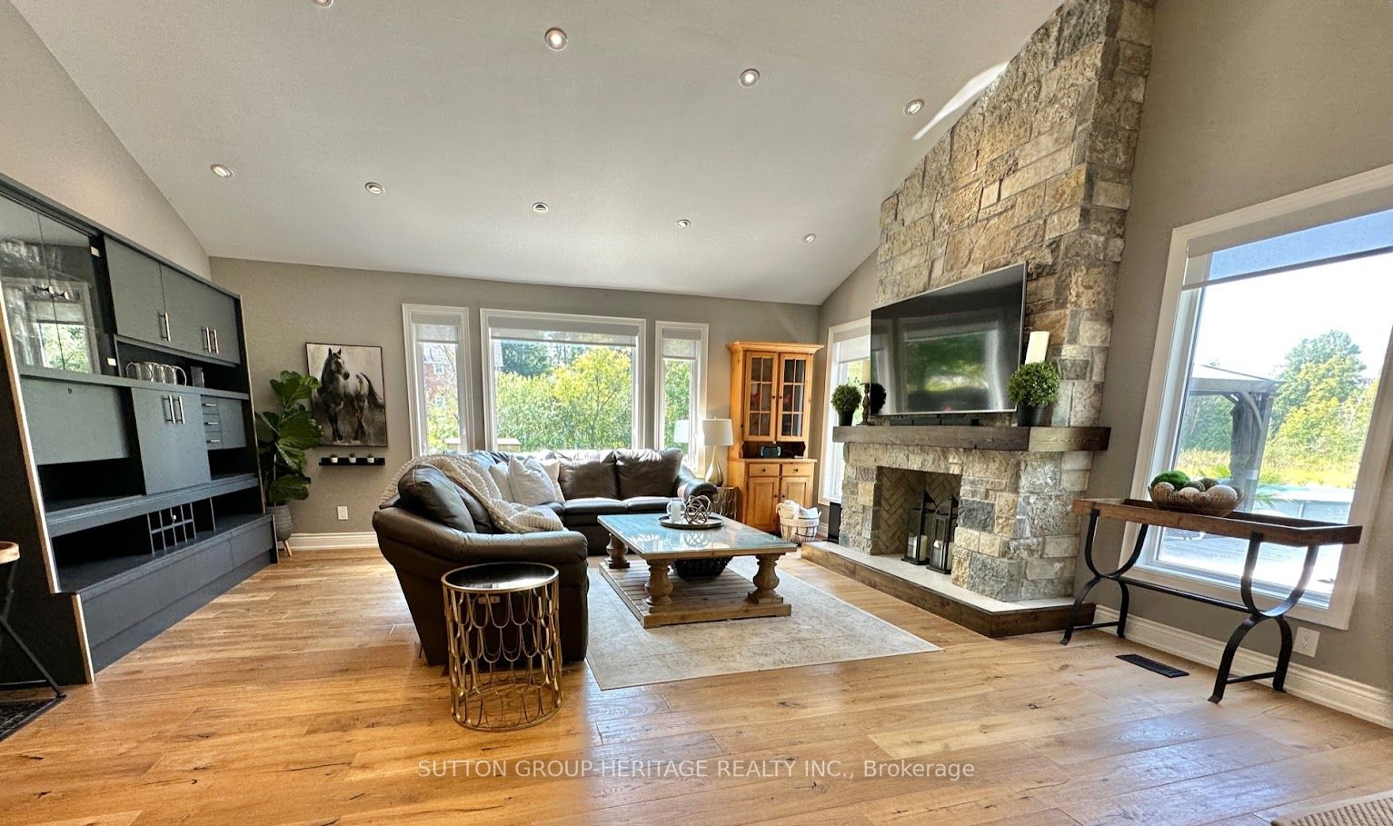 5262 Old Brock Rd