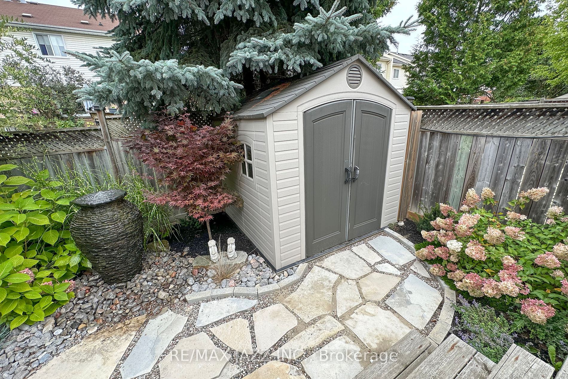 128 Richfield Sq