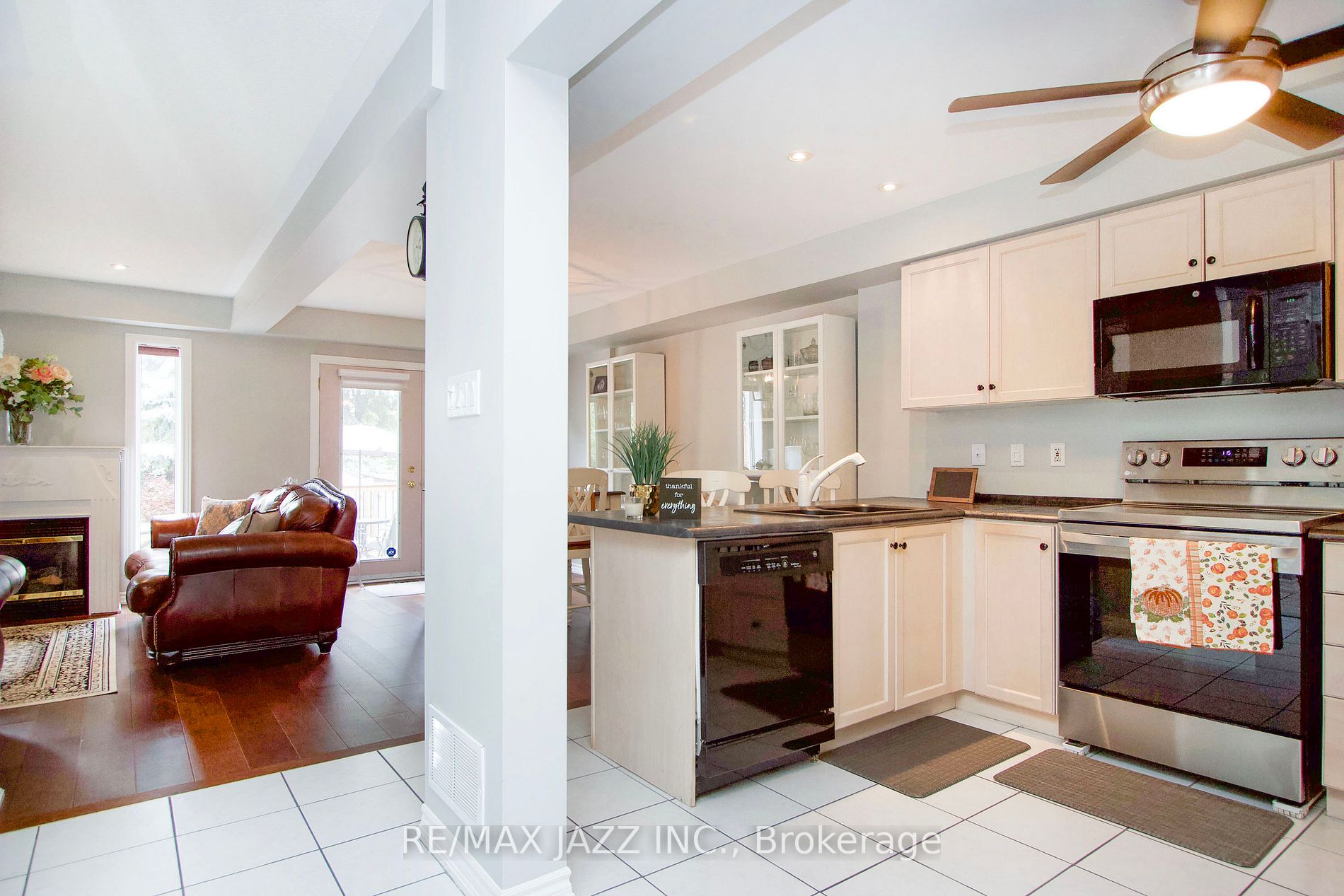 128 Richfield Sq