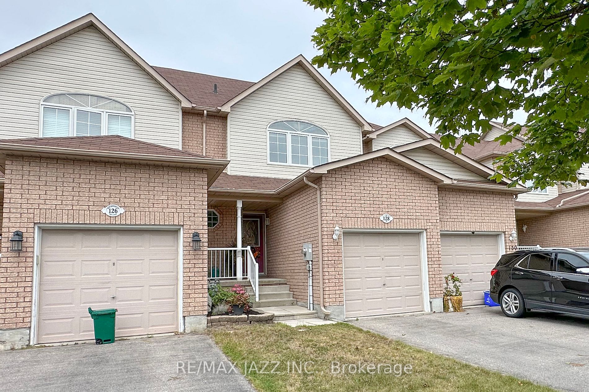 128 Richfield Sq