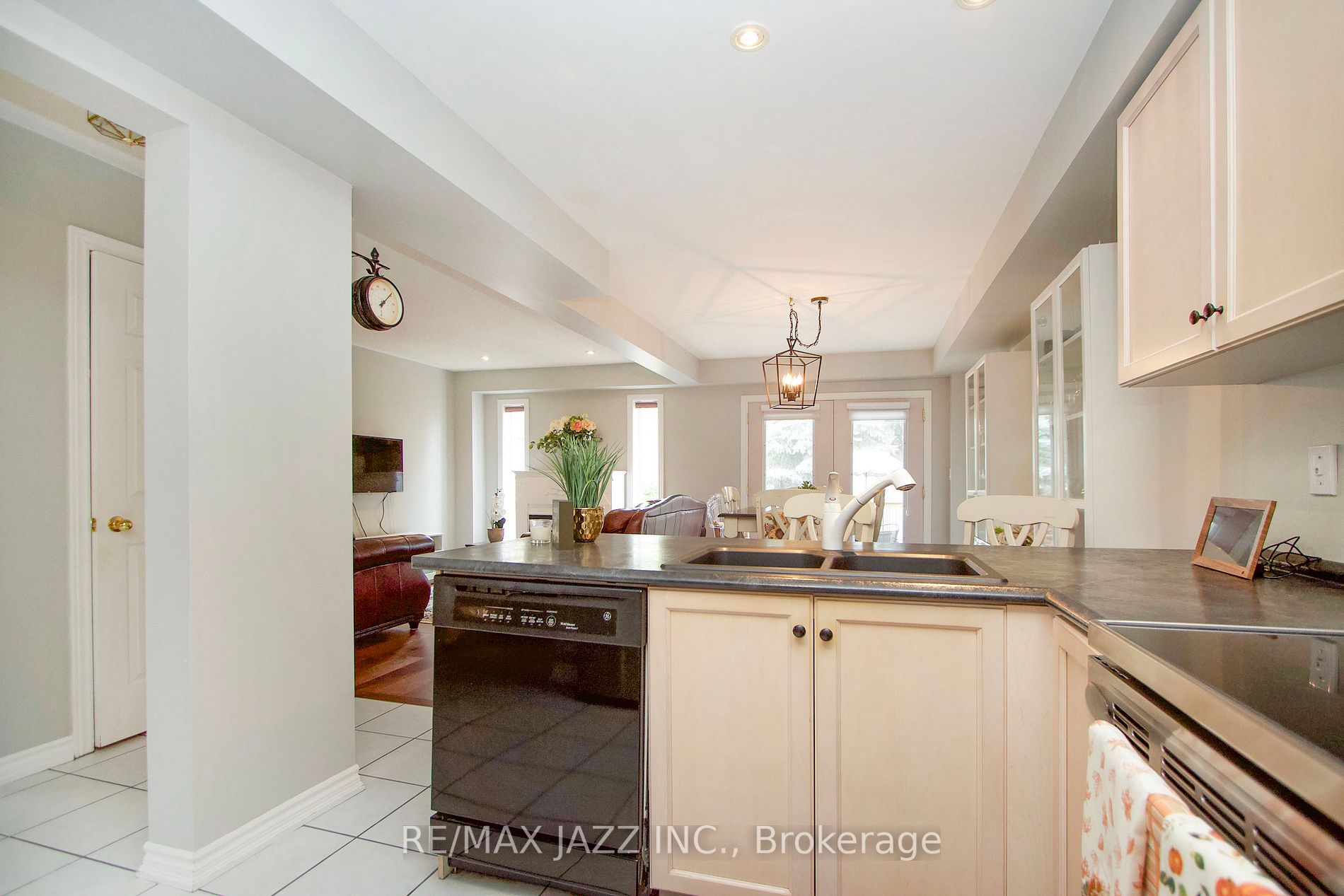 128 Richfield Sq