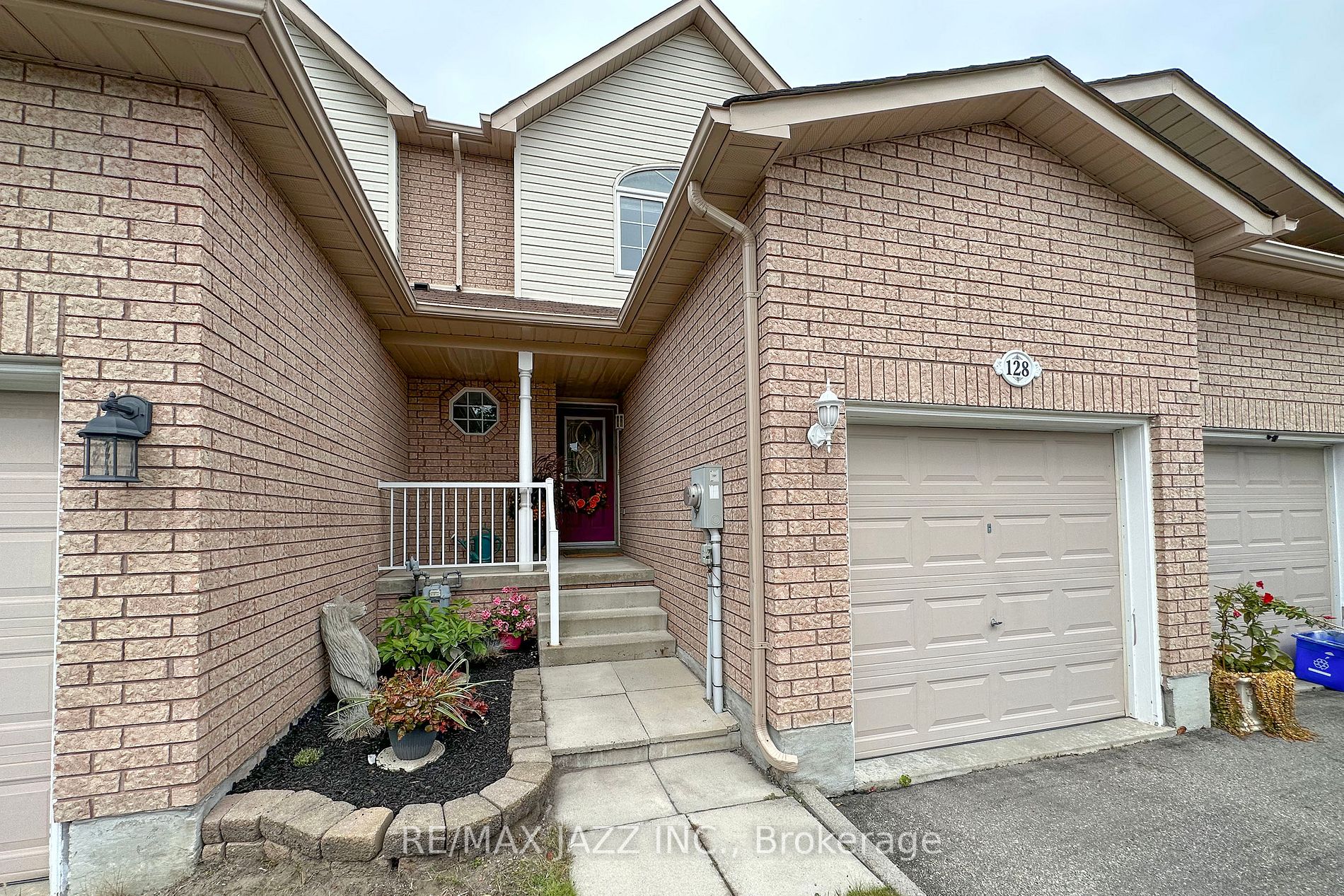 128 Richfield Sq