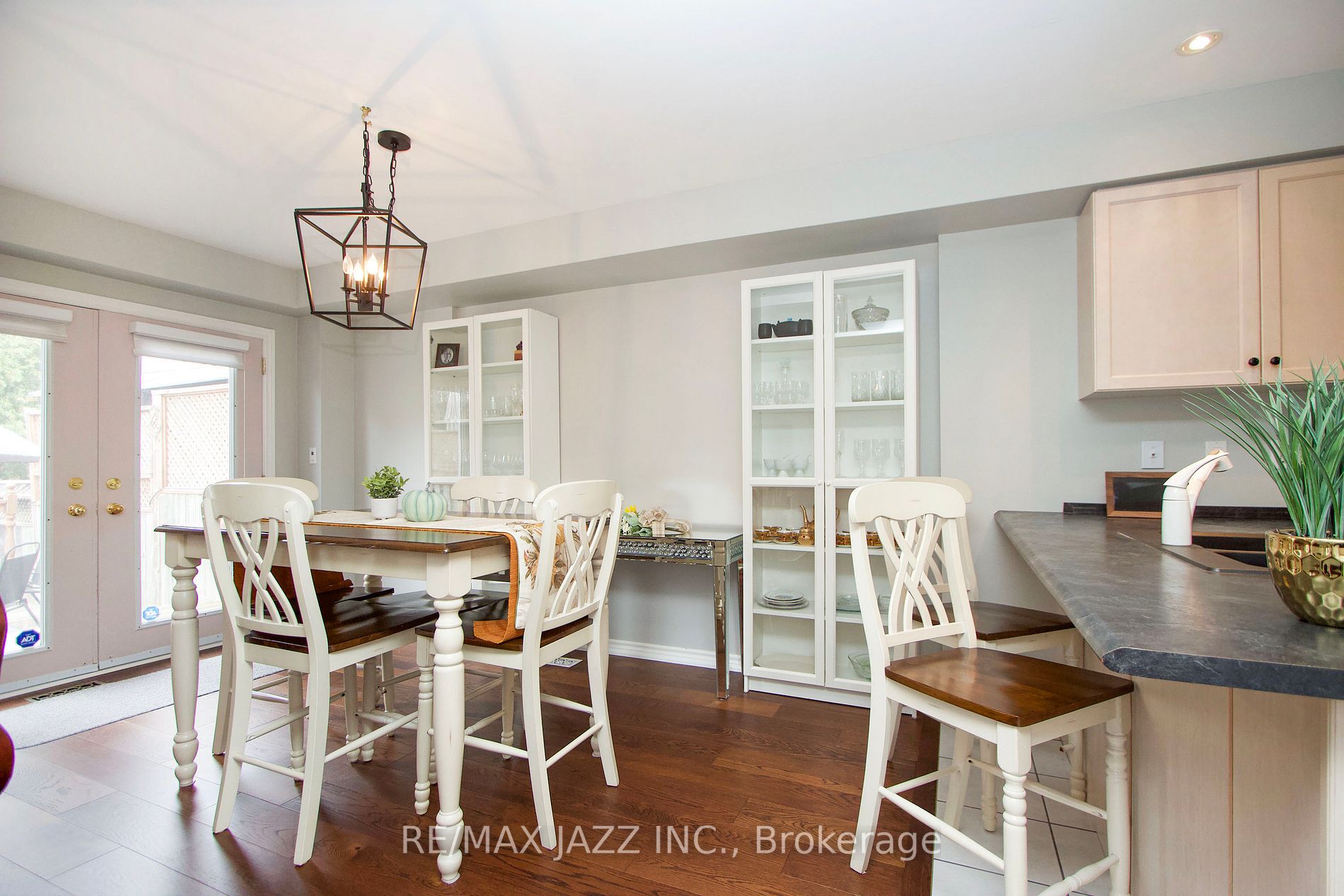 128 Richfield Sq