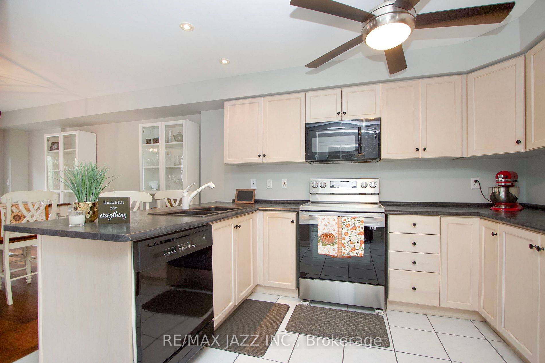 128 Richfield Sq