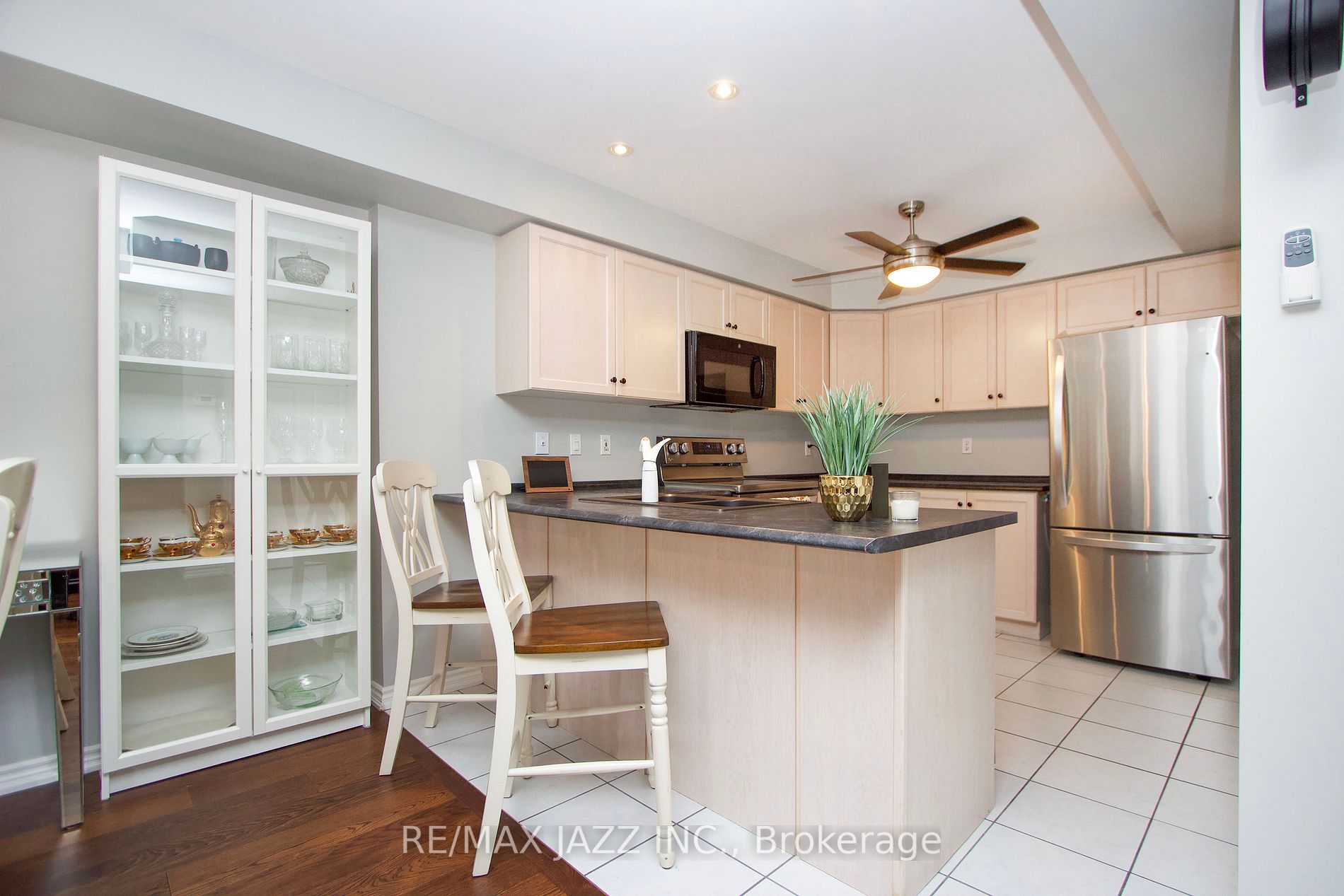 128 Richfield Sq