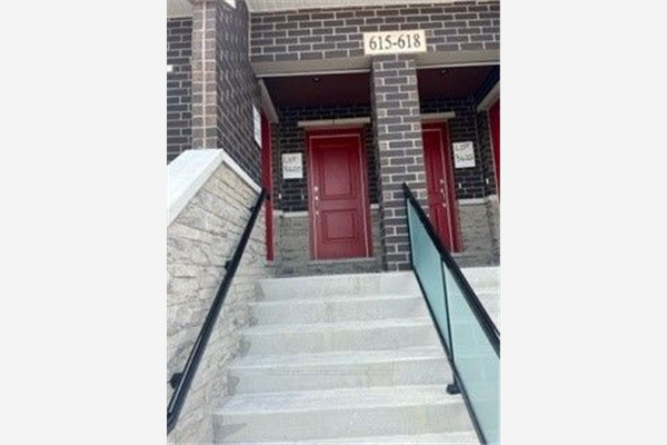 1034 Reflection Pl, Pickering
