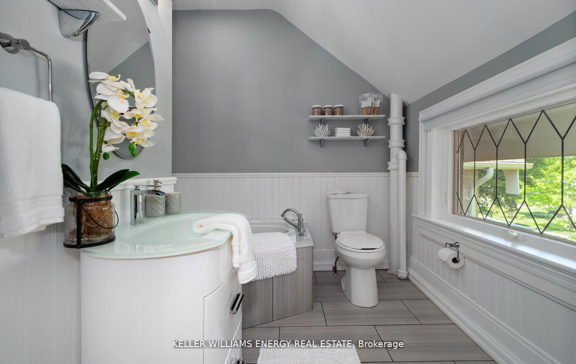 308 Centre St S, Whitby