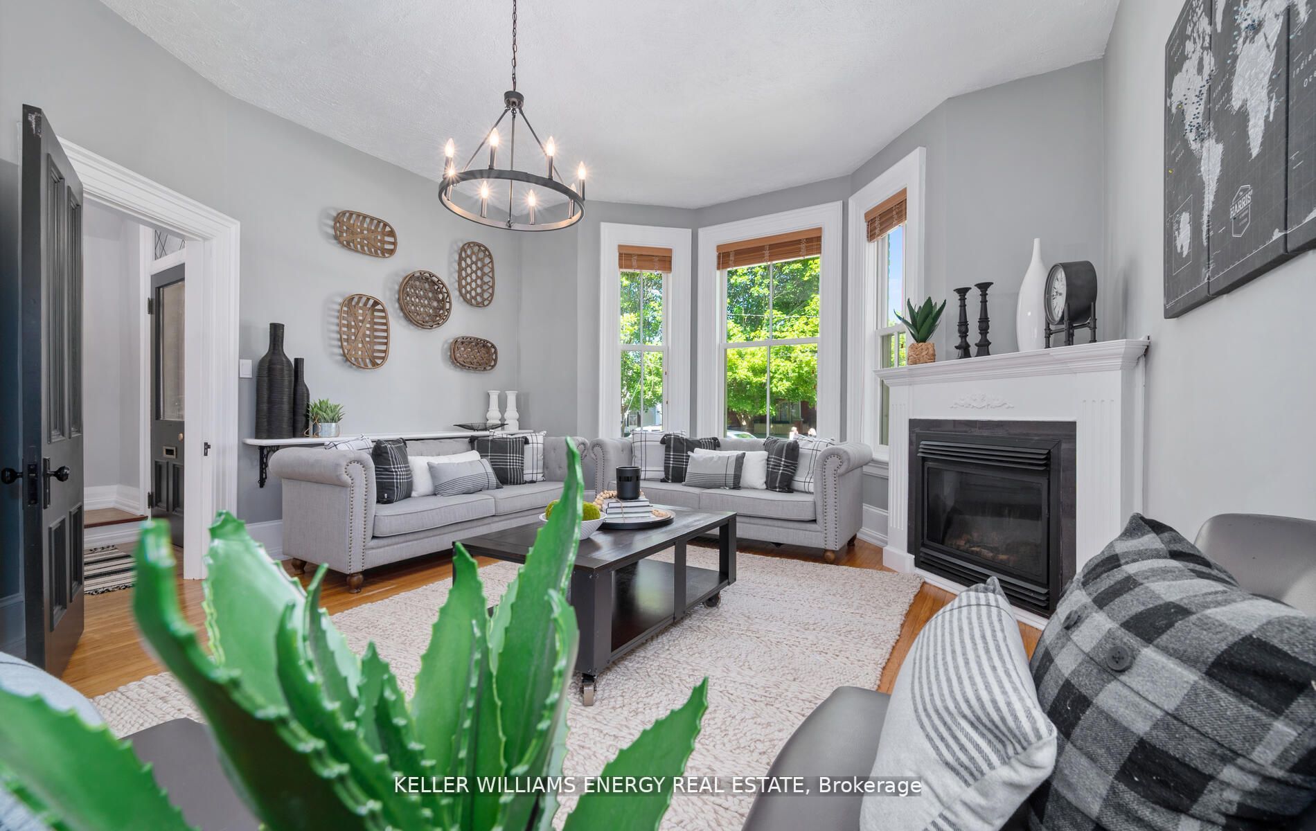 308 Centre St S, Whitby