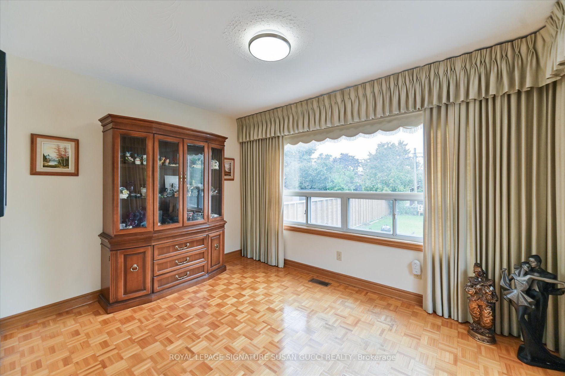 304 Linsmore Cres