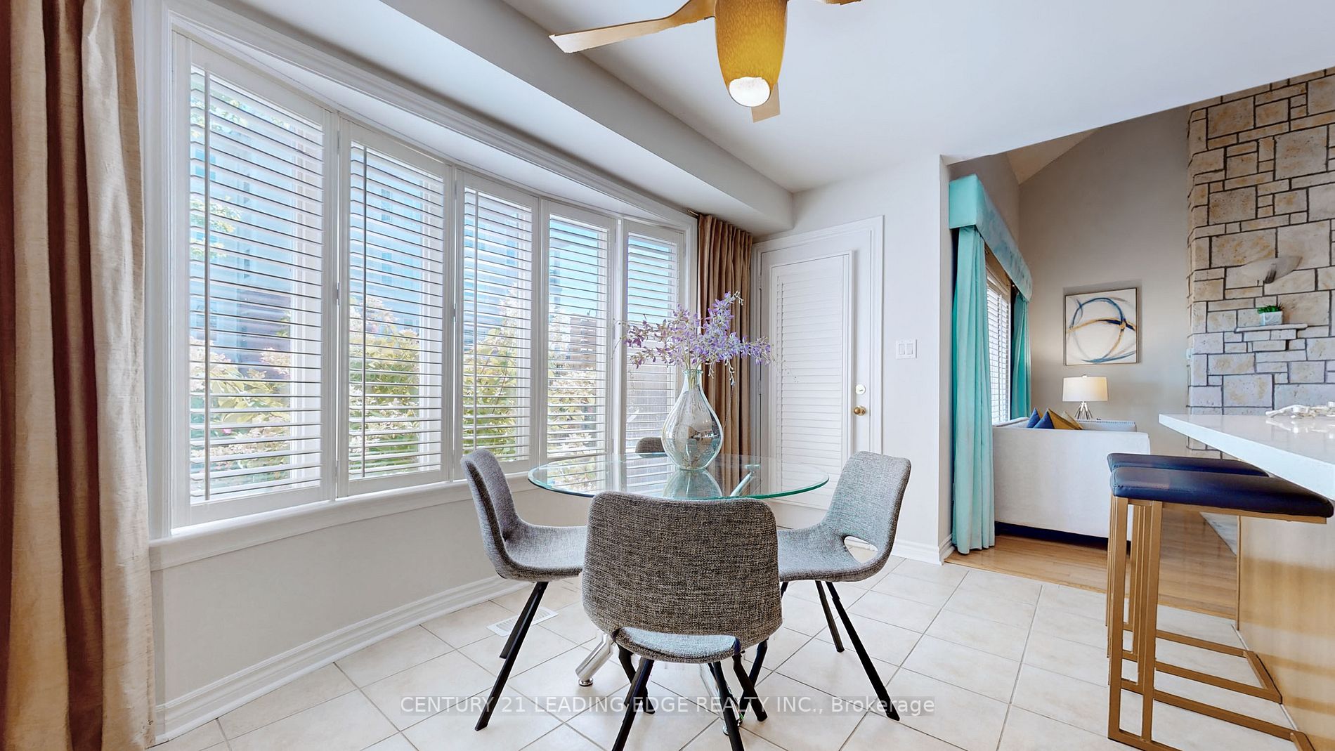 350 Lakebreeze Dr, #4