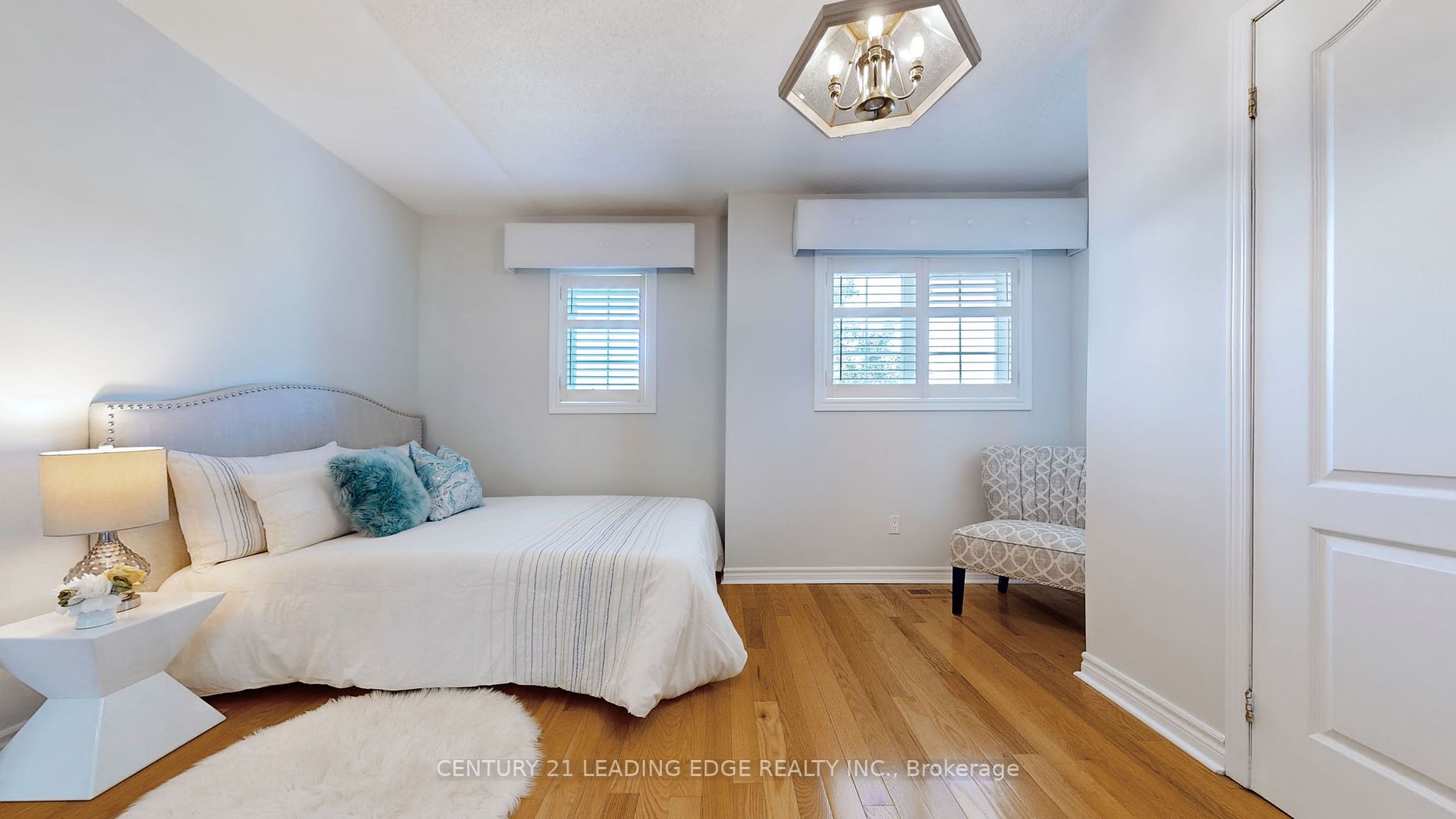 350 Lakebreeze Dr, #4