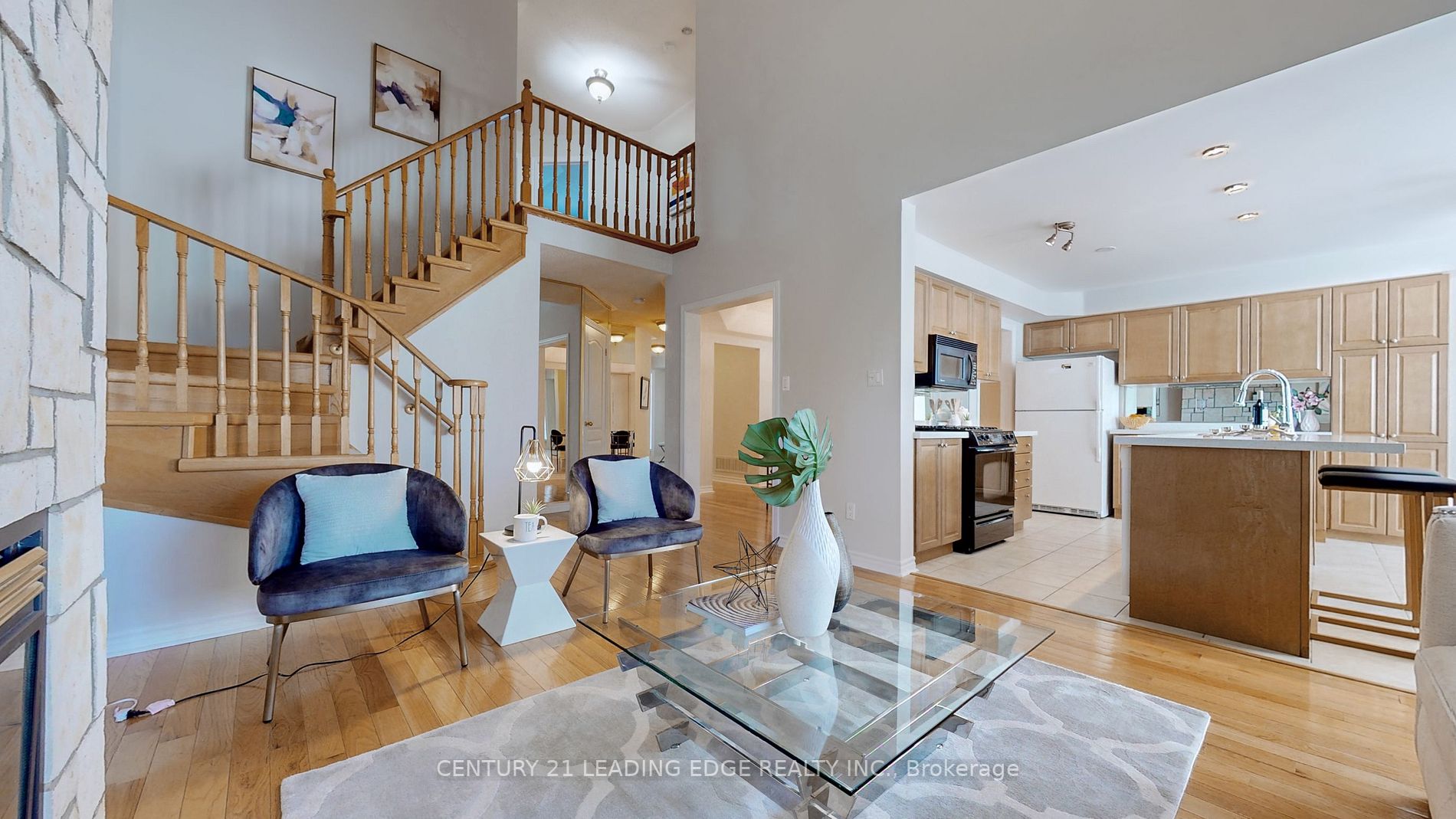 350 Lakebreeze Dr, #4