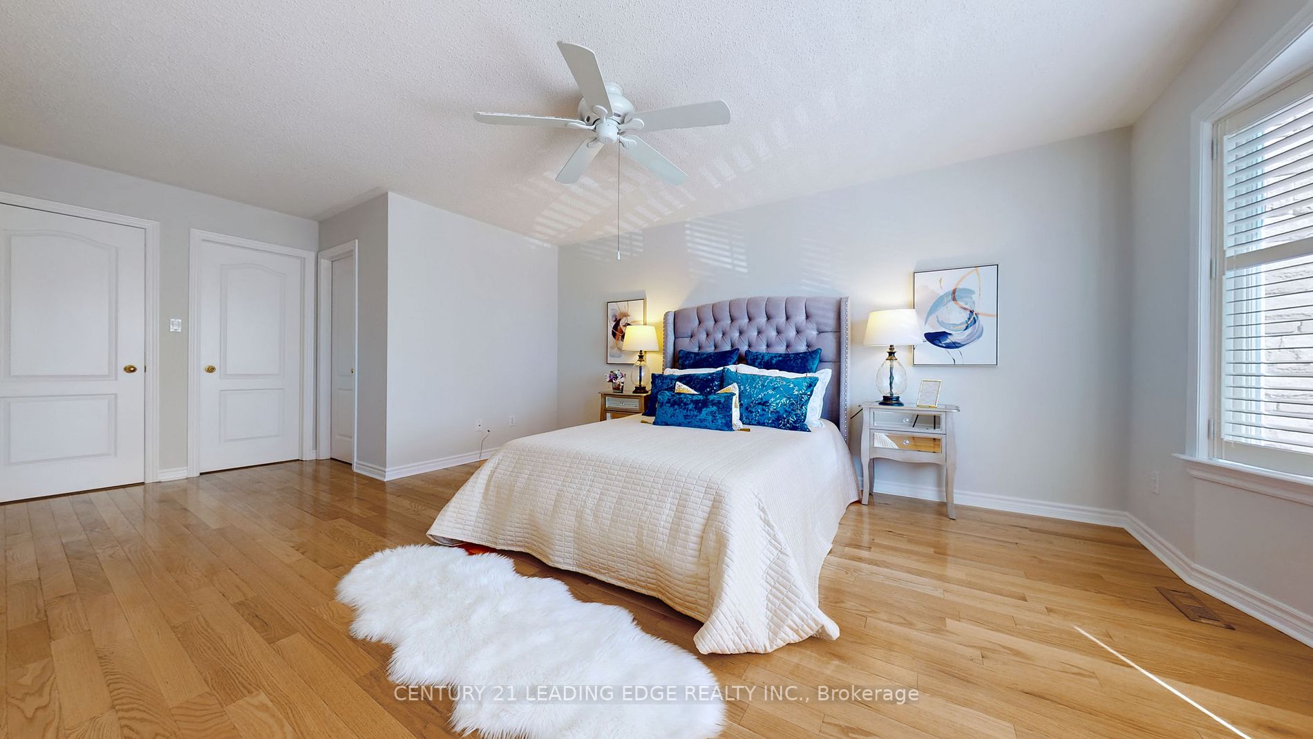 350 Lakebreeze Dr, #4