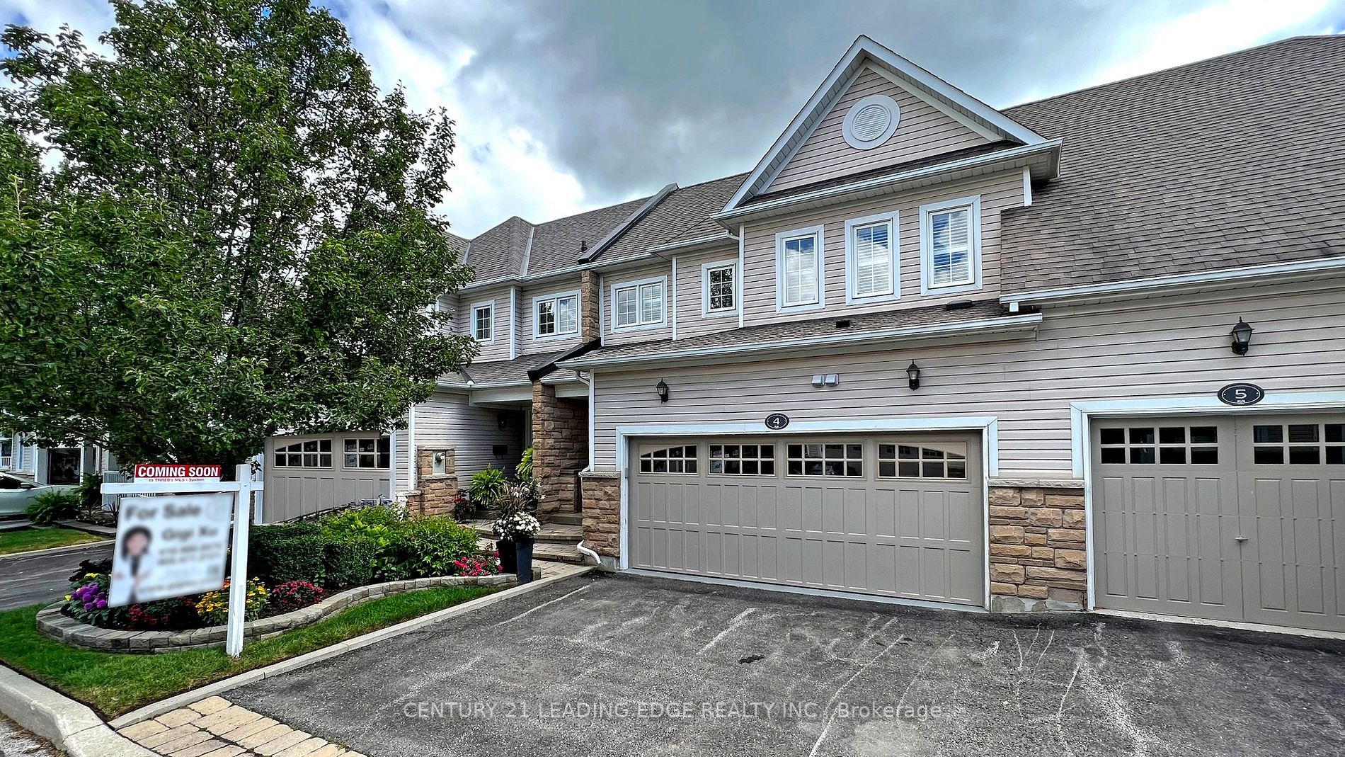 350 Lakebreeze Dr, #4